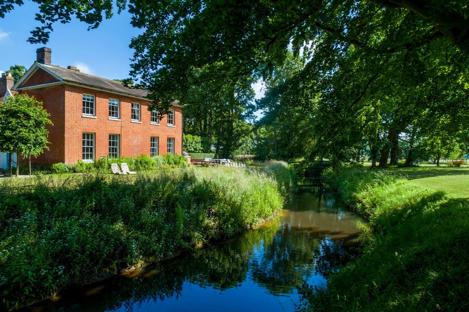 Manor Foxglove Battisford Ringshall: 8-Bedroom Historic Manor with Hot Tub & 13 Acres in Suffolk