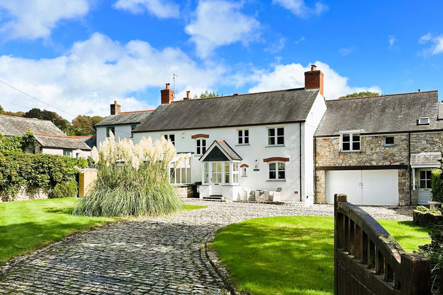 Manor Silvermist Duporth Charlestown: 6-Bedroom Luxury Cottage with Sea Views and Spa near Charles