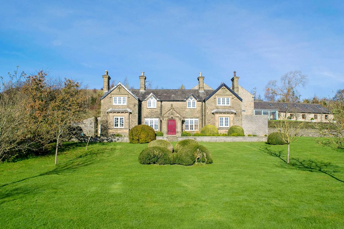 Manor Sweetbriar Embsay Skipton: 6-Bedroom Luxury Cottage Rental with Heated Pool and Sauna n