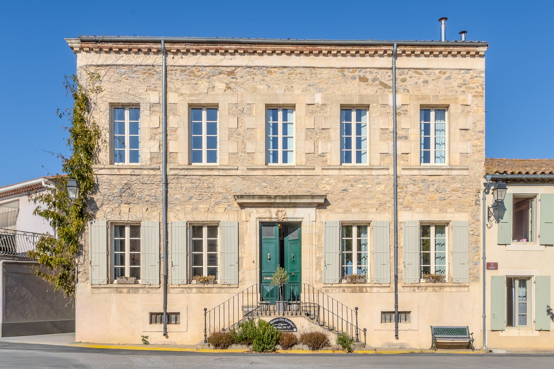Mas Améthyste Riquet Béziers: 4-Bedroom Canal du Midi Villa with Vineyard Views in Langued