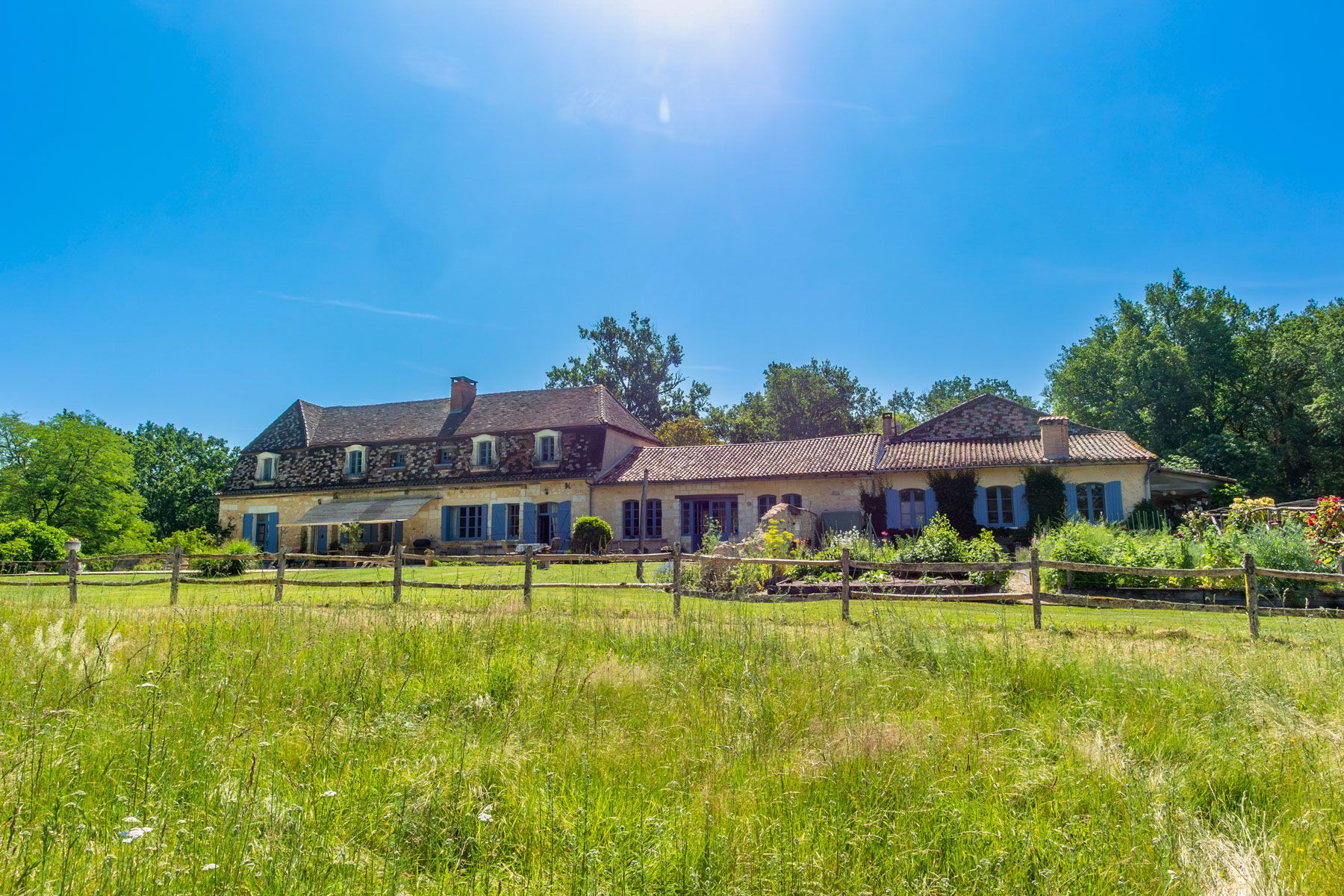 Mas Doré Colombat Dordogne: 1-Bedroom Stone Cottage Rental Dordogne with Private Pool an