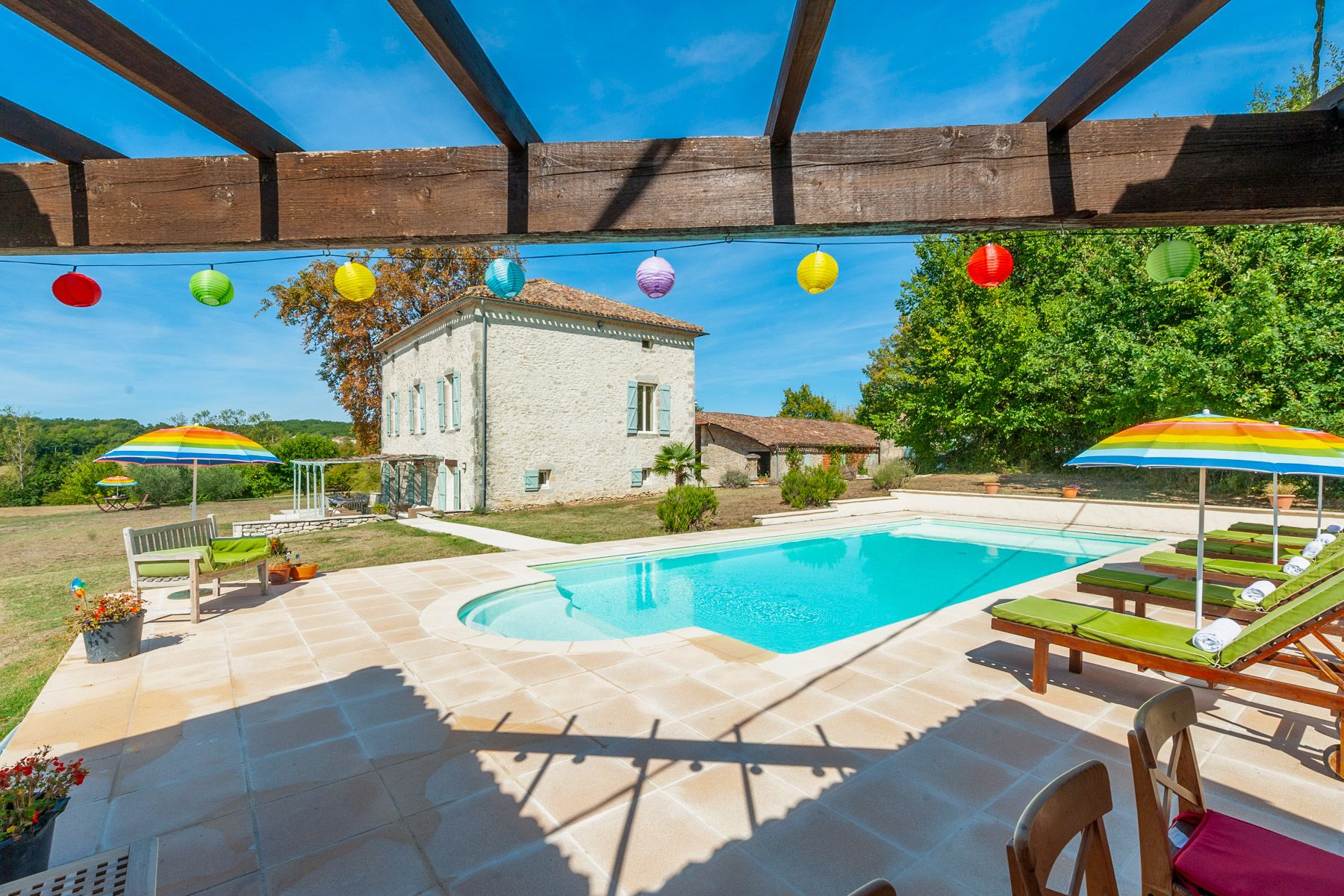 Mas Doré Combet Dordogne: 5-Bedroom Villa with Heated Pool, Tennis Court & Spa in Dord