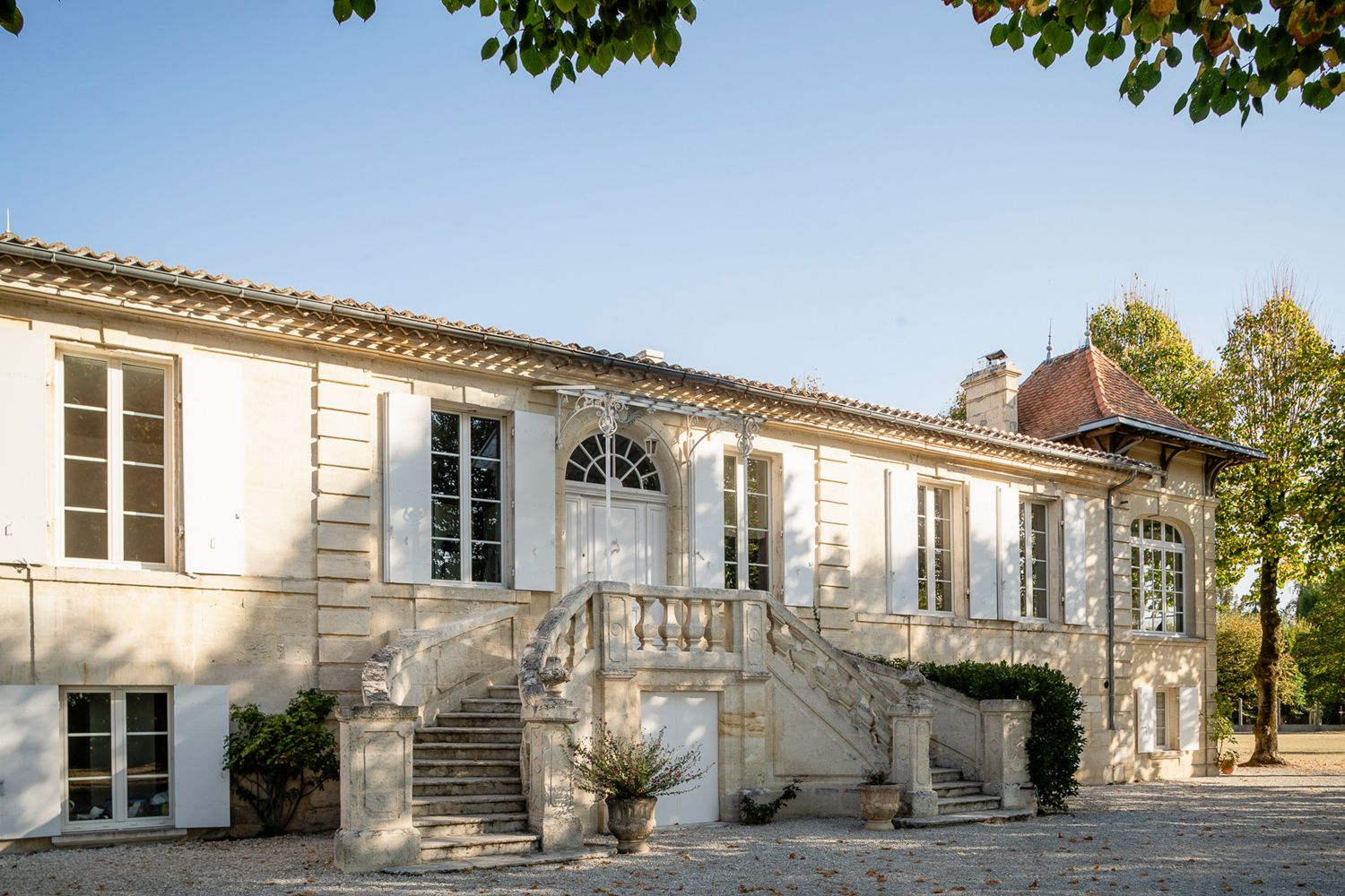 Mas Doré Fronsac Aquitaine: 4-Bedroom Vineyard Country Retreat with Spa and Gardens in A