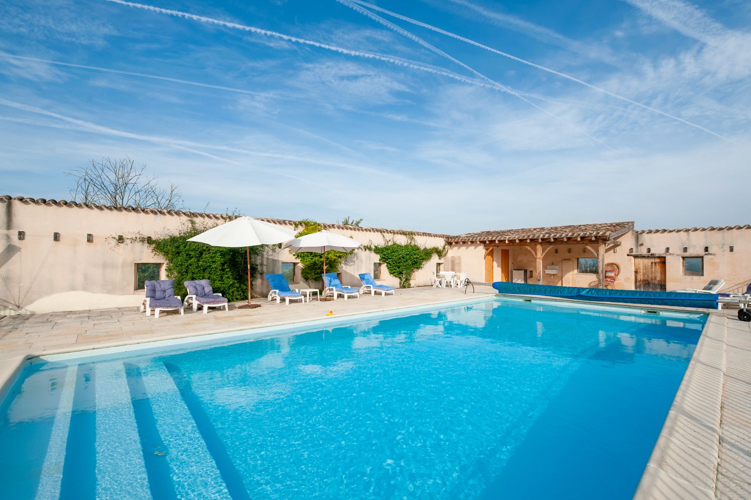 Mas Doré Quercy Lauzerte: 5-Bedroom Restored Barn with Panoramic Views and Spa in Lang