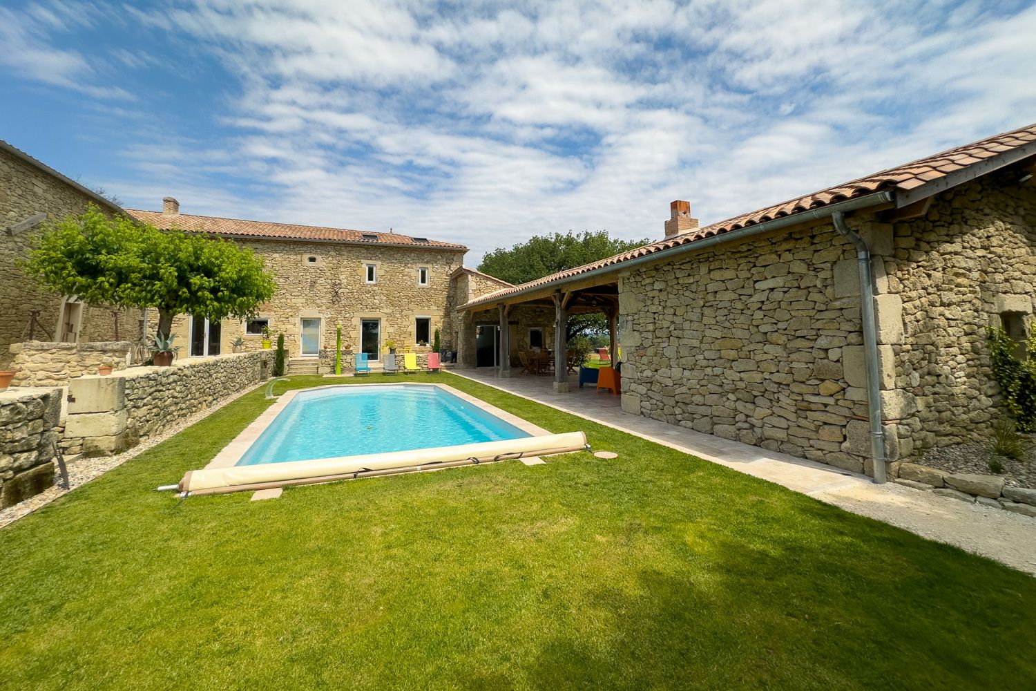 Mas Dorée Gironde Aquitaine: 3-Bedroom Cottage with Private Pool and Spa in Rural Aquitai