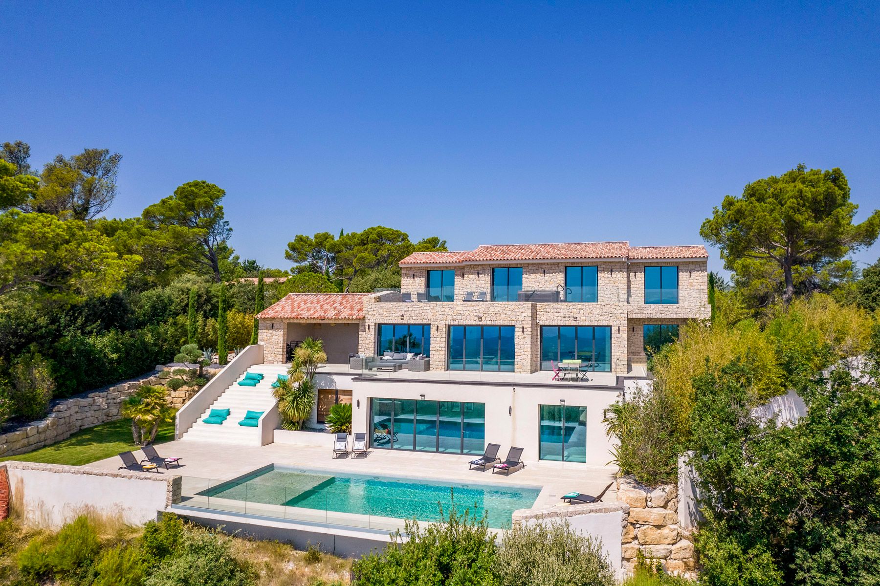 Mas Dorée Joucas Murs: 6-Bedroom Panoramic Luberon Views, Hot Tub, Tennis Court & S