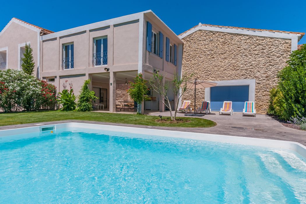 Mas Hirondelle Pézenas Languedoc: 2-Bedroom Villa with Private Pool, Spa & Tennis Court in Lan