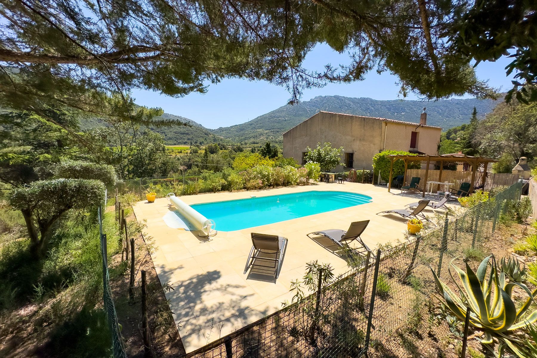 Mas Lavande Auzina Languedoc: 3-Bedroom Luxury Barn Rental Languedoc with Spa, Tennis Cour