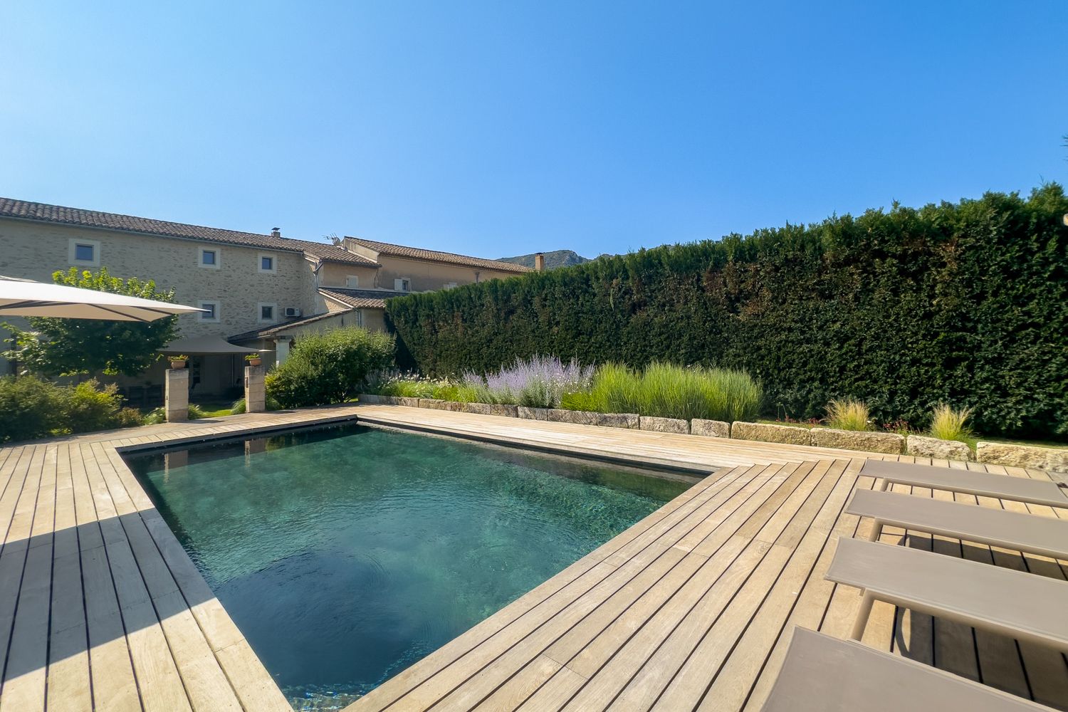 Mas Lavande Bouteiller Luberon: 6-Bedroom Provençal Mas with Hot Tub, Sauna & Countryside Vi