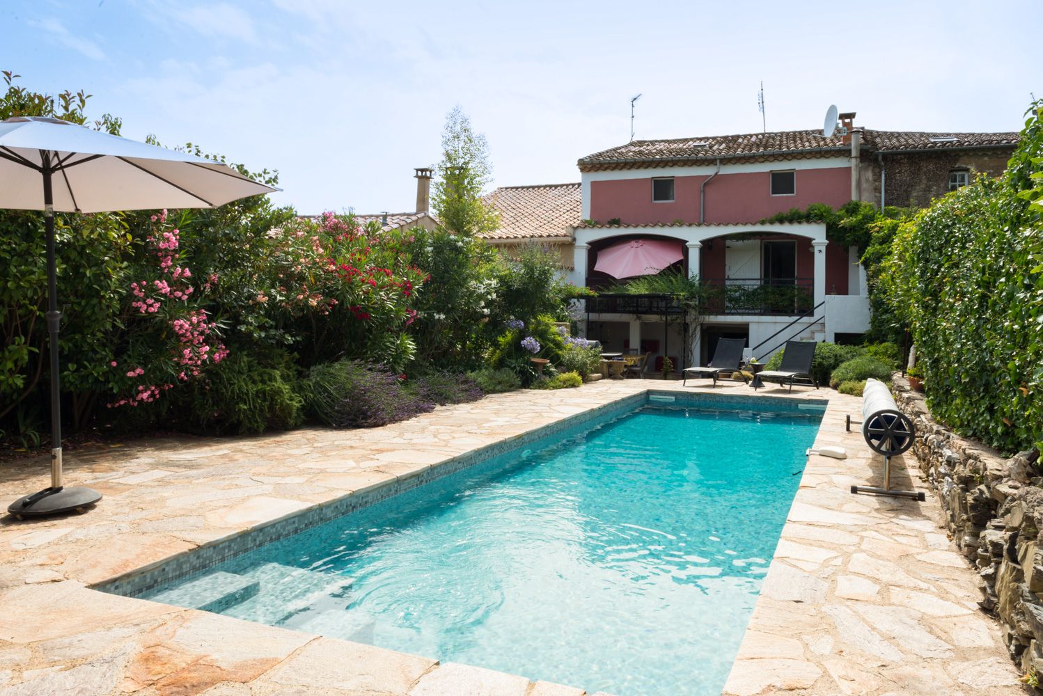 Mas Lavande Capitelle Languedoc: 3-Bedroom Private Pool & Spa Retreat in the Vineyards of Lan