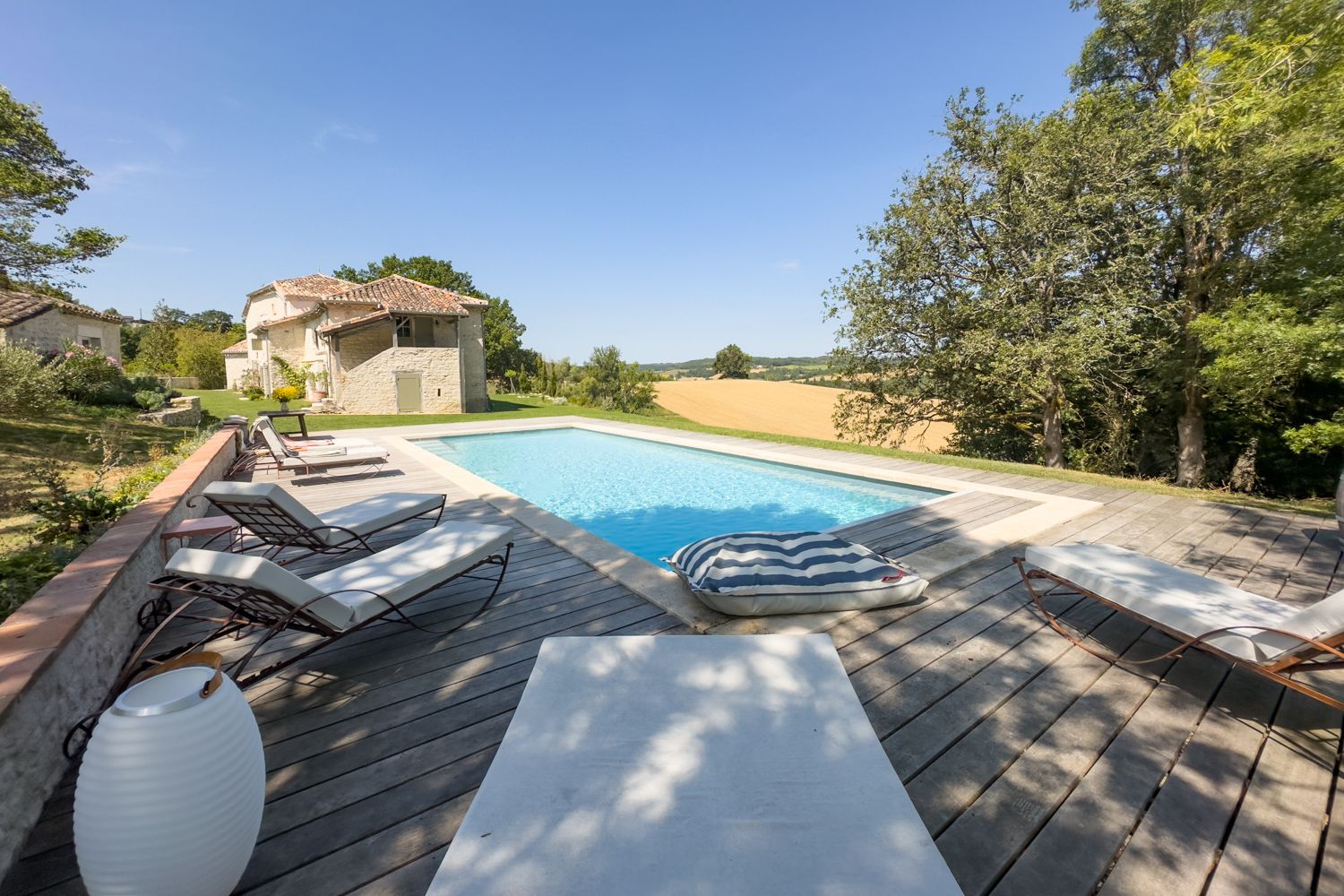 Mas Lavande Espédaillac Midi-Pyrénées: 3-Bedroom Cottage with Heated Pool, Sauna & Tennis Court in
