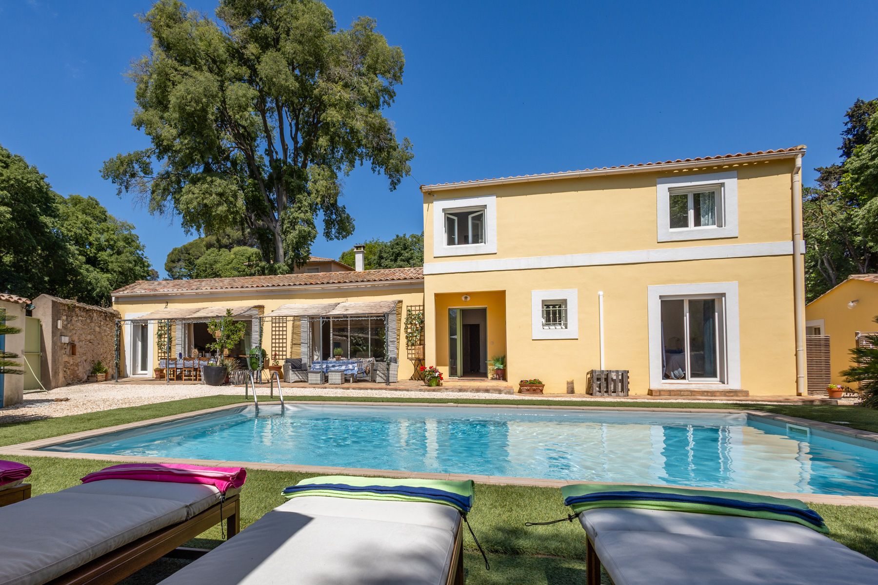Mas Lavande Faissine Languedoc: 4-Bedroom Villa with Private Pool, Spa and Tennis Court in L