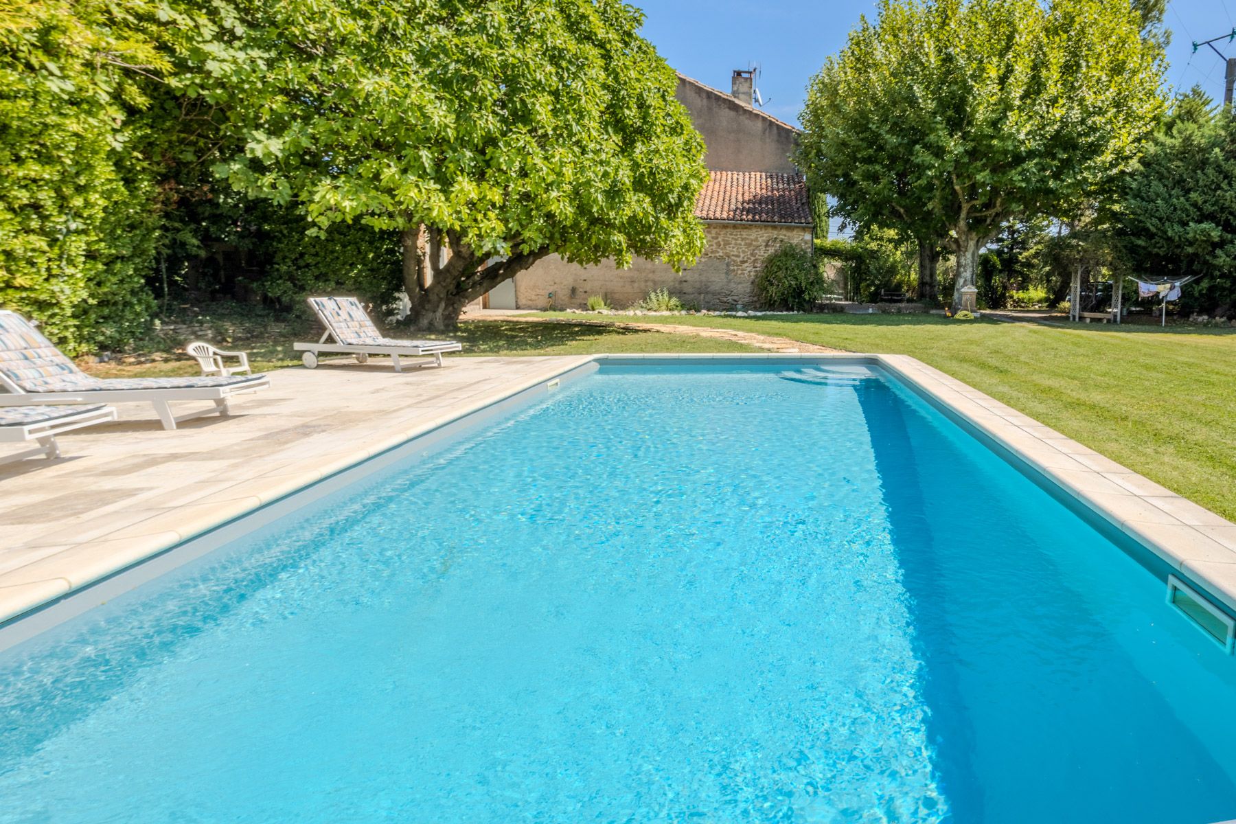 Mas Lavande Fontaine-de-Vaucluse Avignon: 5-Bedroom Provençal Villa with Heated Pool and Spa near Avig