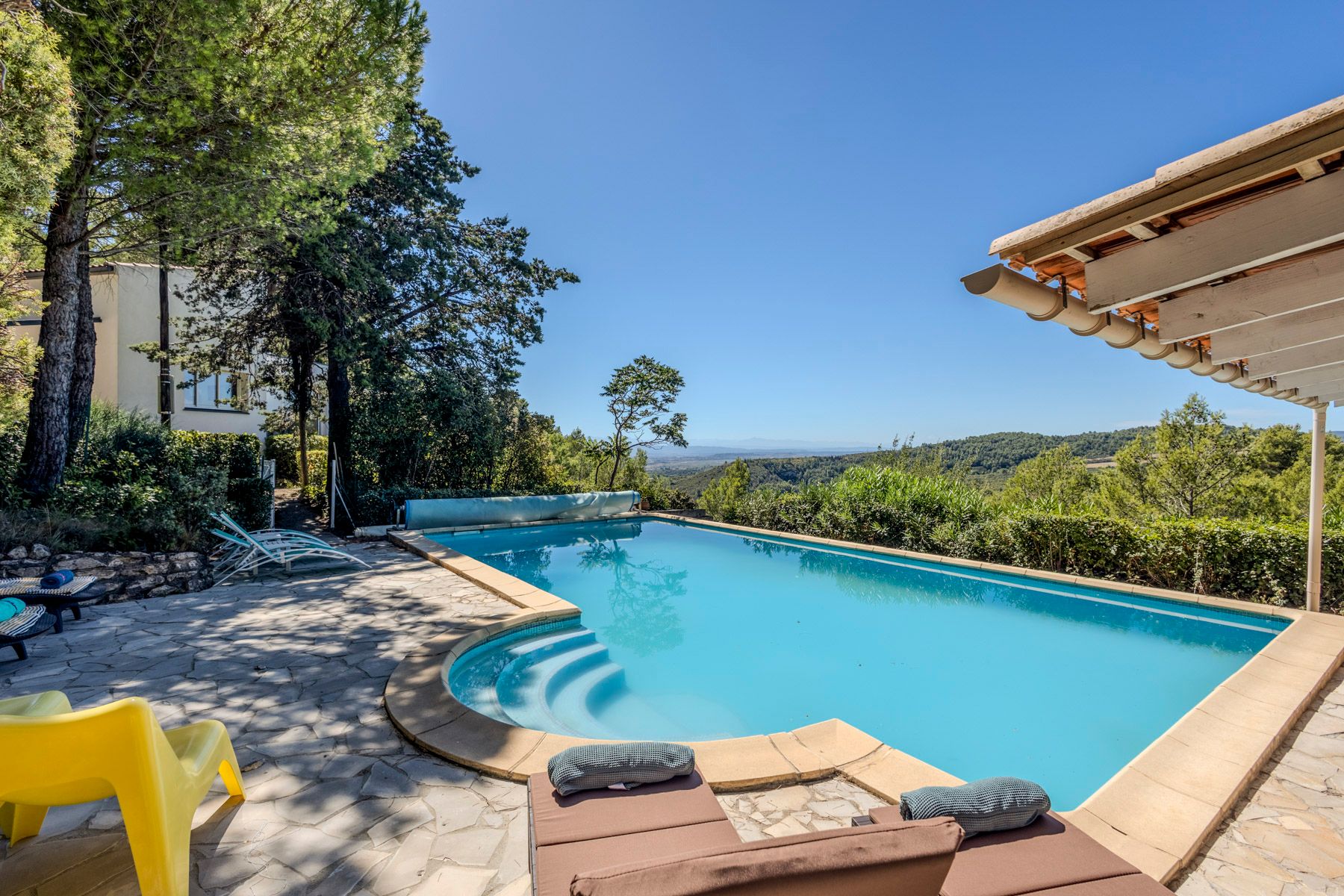Mas Lavande Lauriole Languedoc: 5-Bedroom Villa with Private Pool and Pyrenees Views in Lang