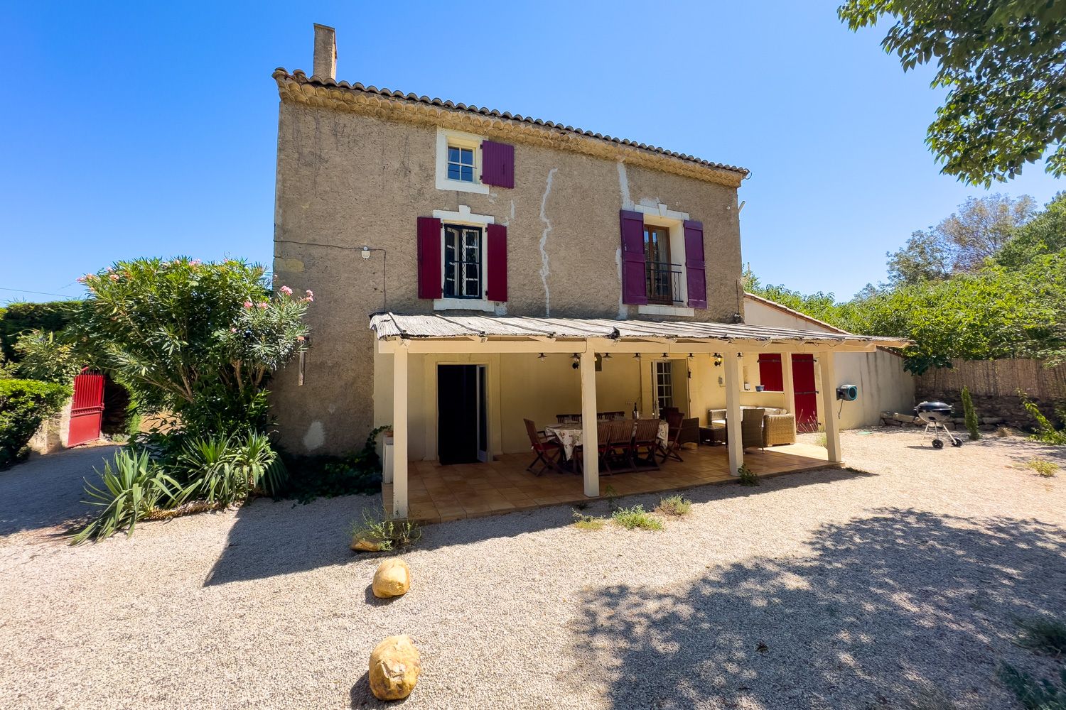 Mas Lavande Lozanne Languedoc: 3-Bedroom Vineyard Farmhouse with Spa & Tennis Court in Lang