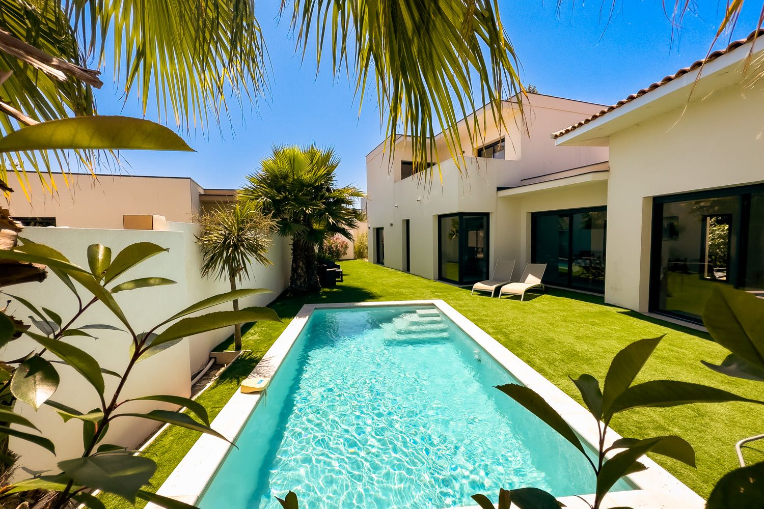 Mas Lavande Perdigal Languedoc: 5-Bedroom Beachside Villa with Pool & Spa in Languedoc, Fran