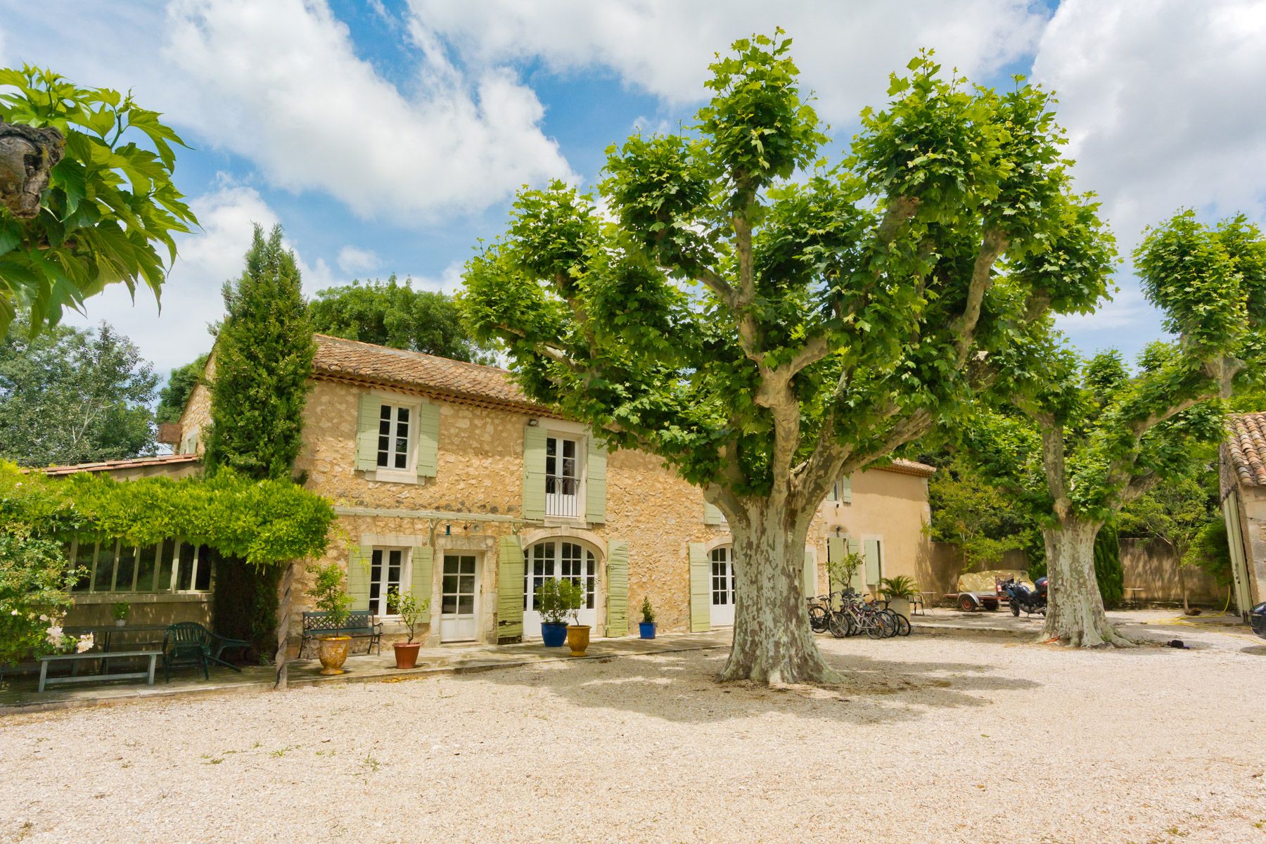 Mas Lavande Rasclaouse Provence: 5-Bedroom Heated Pool & Tennis Court Villa in Provence-Alpes