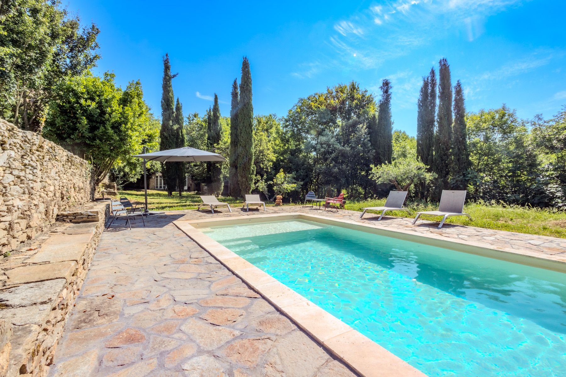 Mas Lavande Riplou Languedoc: 4-Bedroom Villa with Heated Pool and Spa in Languedoc Countr