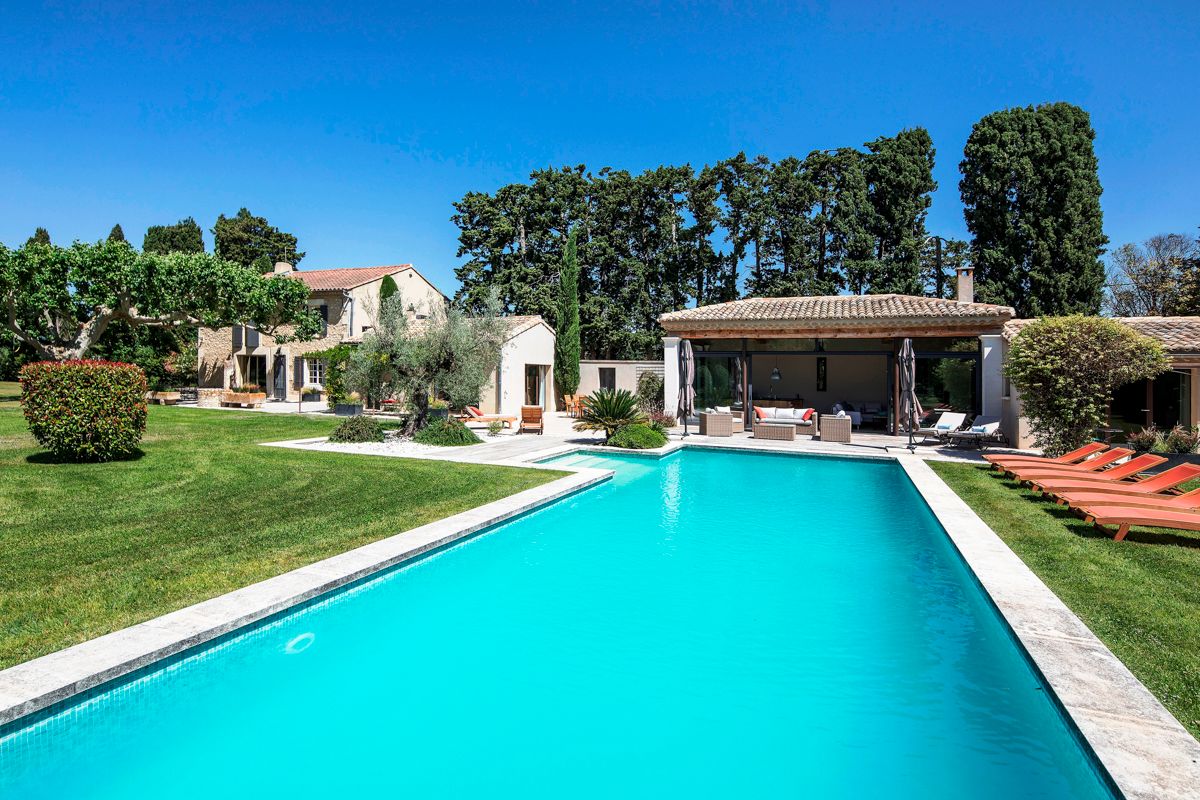 Mas Lavande Rognonas Avignon: 5-Bedroom Heated Pool & Spa Luxury Villa Rental Near Avignon