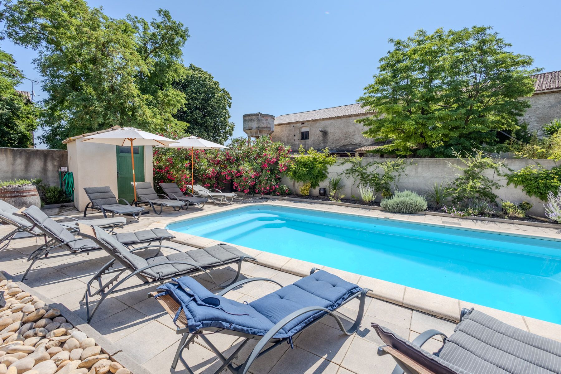 Mas Lavande Saint-Julien Languedoc: 5-Bedroom Wine Country Farmhouse with Private Pool in Langue