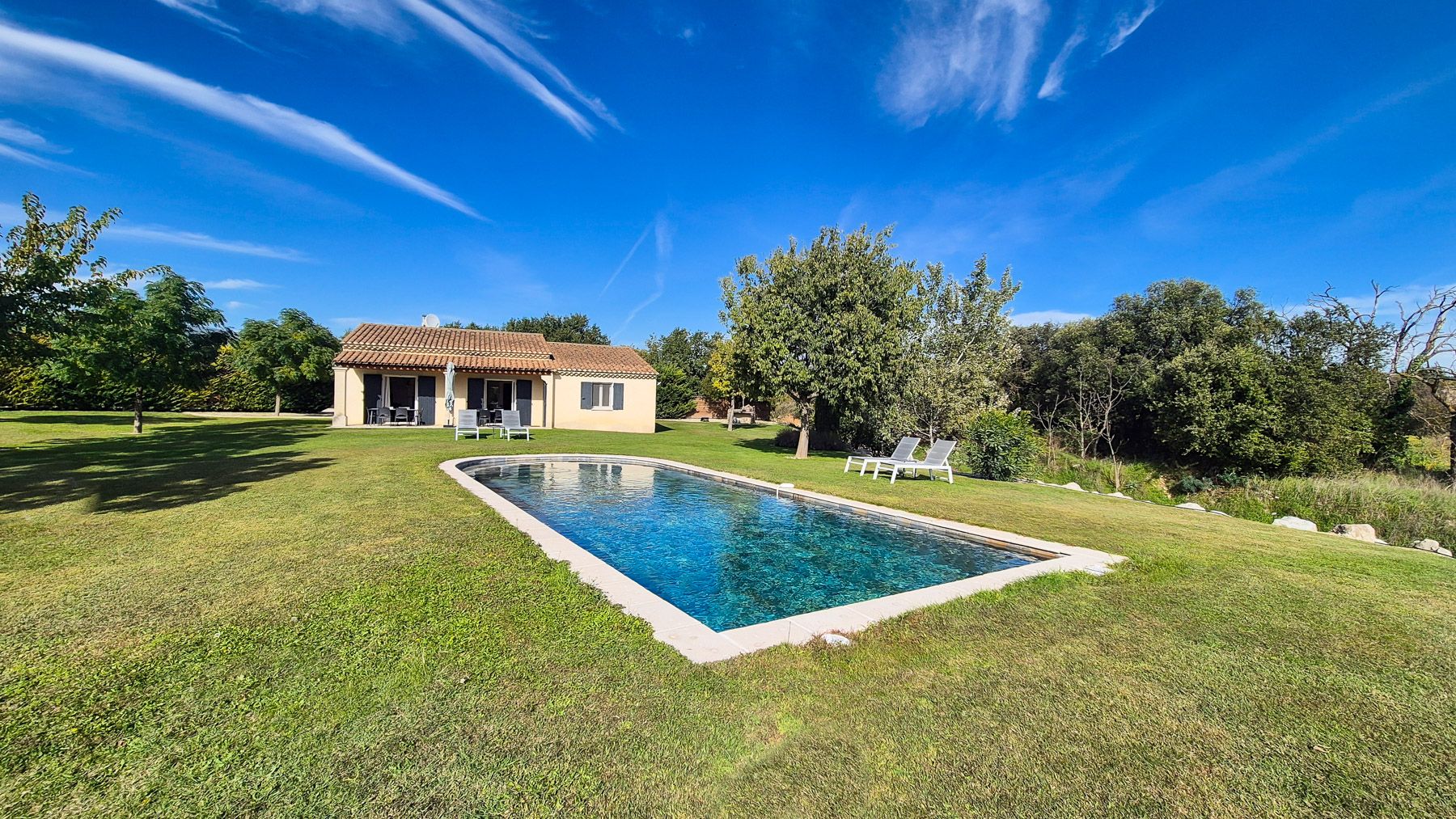 Mas Lavande Senancole Gordes: 3-Bedroom Villa with Private Pool and Spa in the Heart of Lu