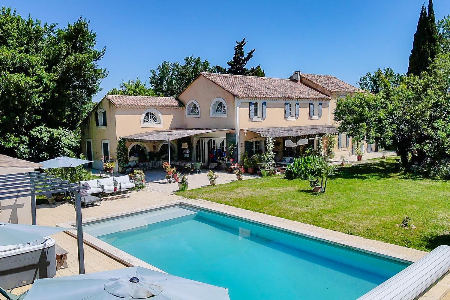 Mas Lavande Trinquetaille Arles: 5-Bedroom Provençal Mas with Spa and Camargue Countryside Vi