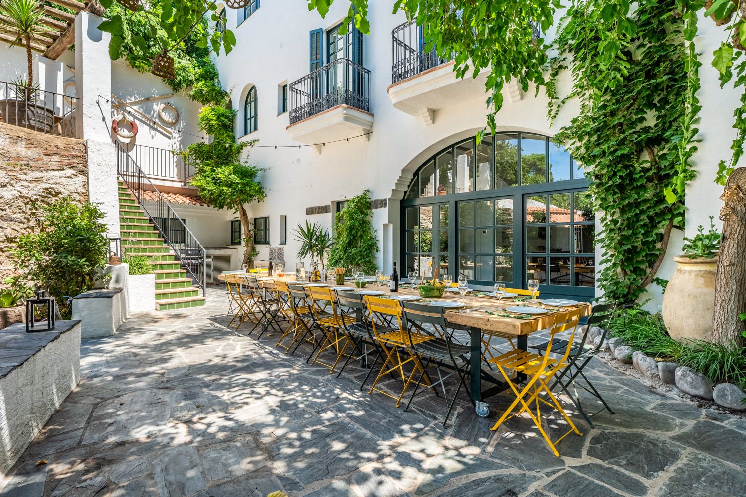 Mas Lluminosa Portlligat Cadaqués: 10-Bedroom Seaview Townhouse Steps from the Beach in Cadaque