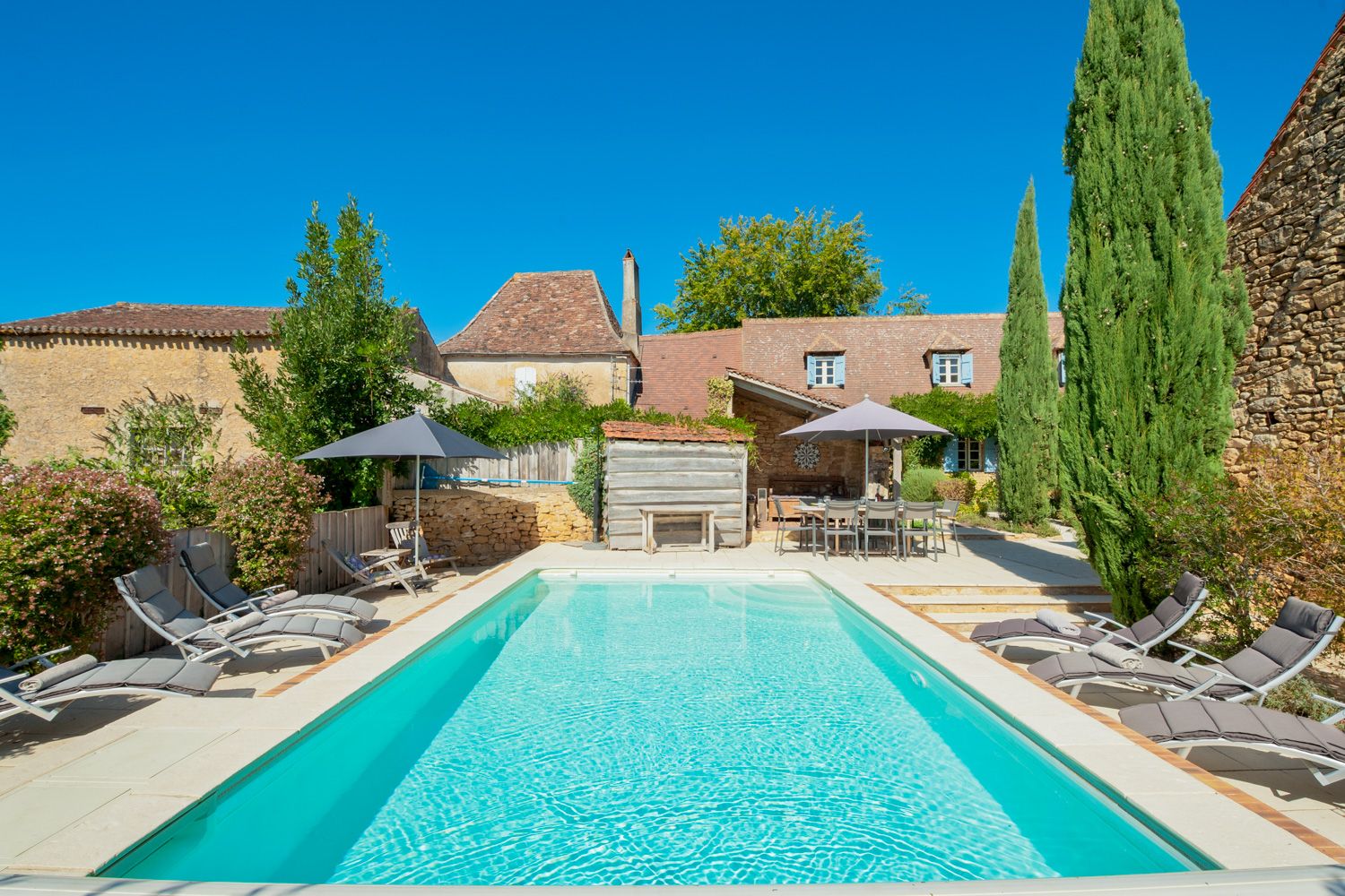 Mas Lumière Bourg Dordogne: 4-Bedroom 18th-Century Cottage with Private Pool & Spa in Do