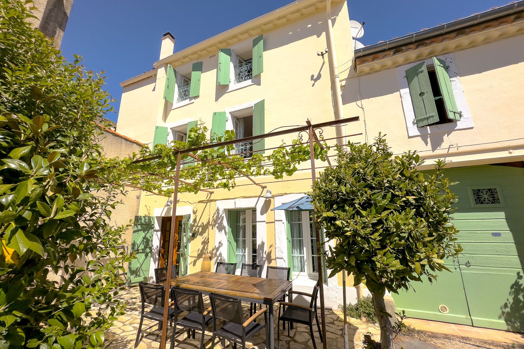 Mas Lumière Cazouls Languedoc: 4-Bedroom Villa with Spa & Canal du Midi Views in Languedoc,