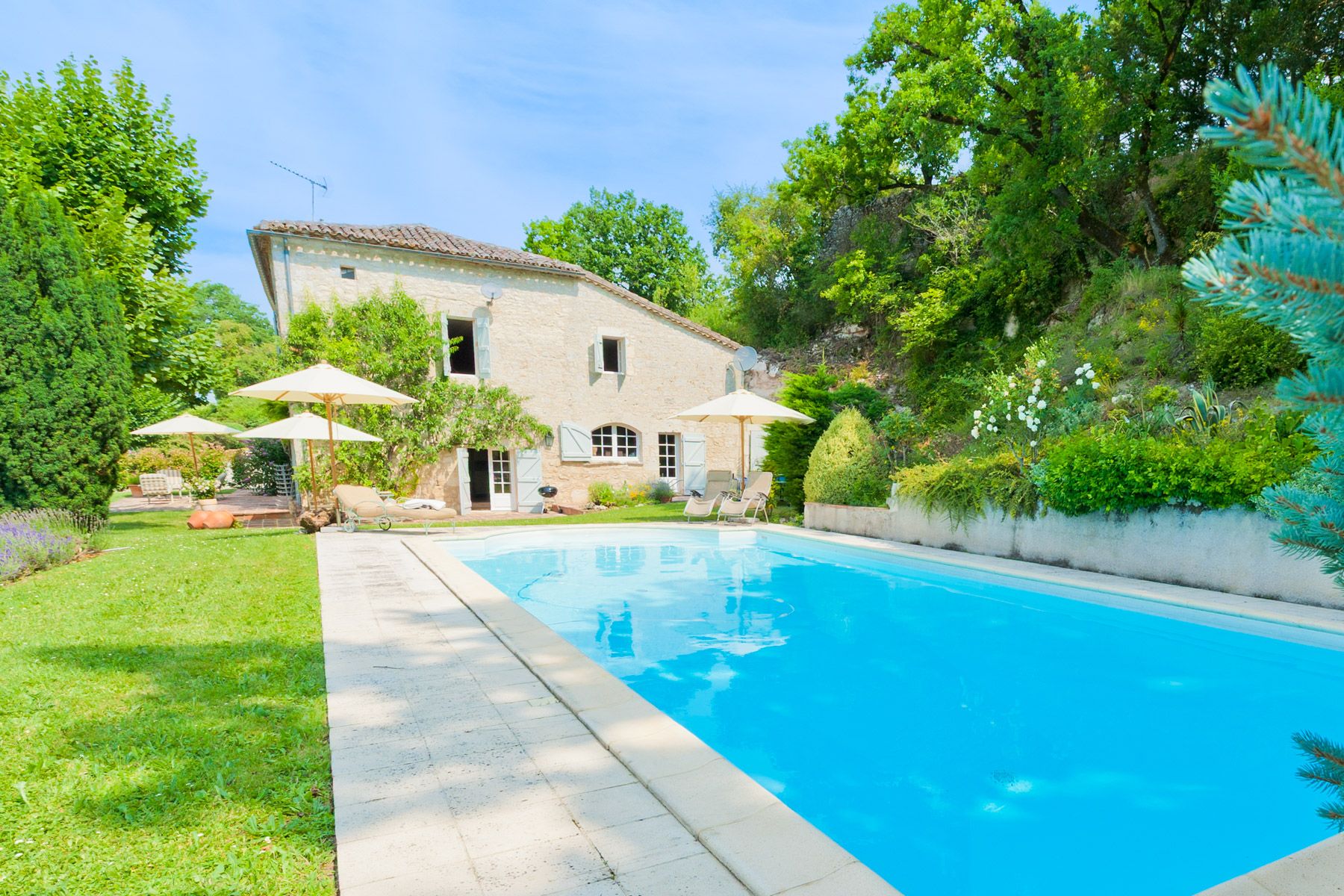 Mas Lumière Pechalifour Carsac: 2-Bedroom Historic Farmhouse with Heated Pool and Spa in Mid
