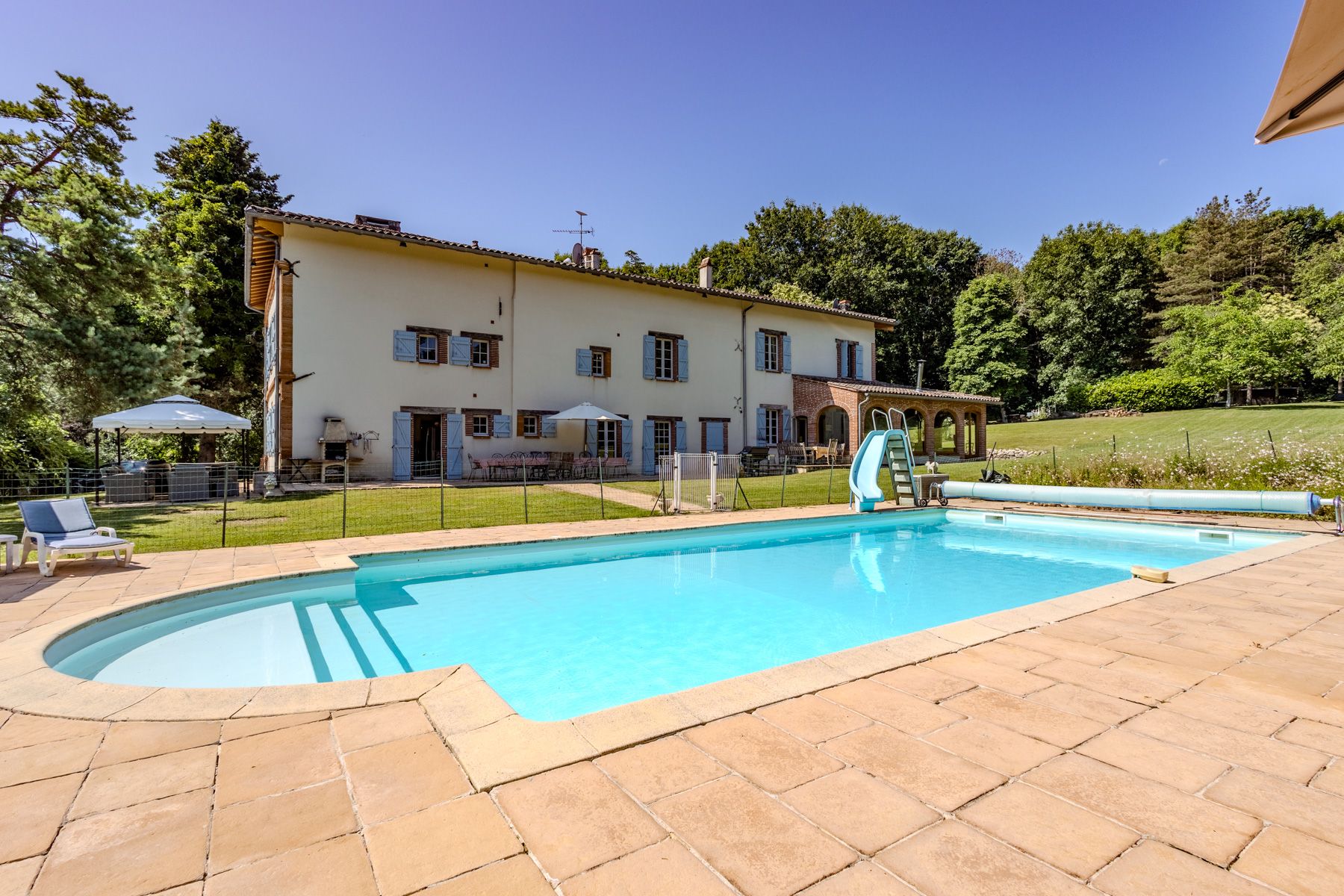 Mas Lumière Rivière Midi-Pyrénées: 7-Bedroom Country Estate with Tennis Court and Spa in Midi-P
