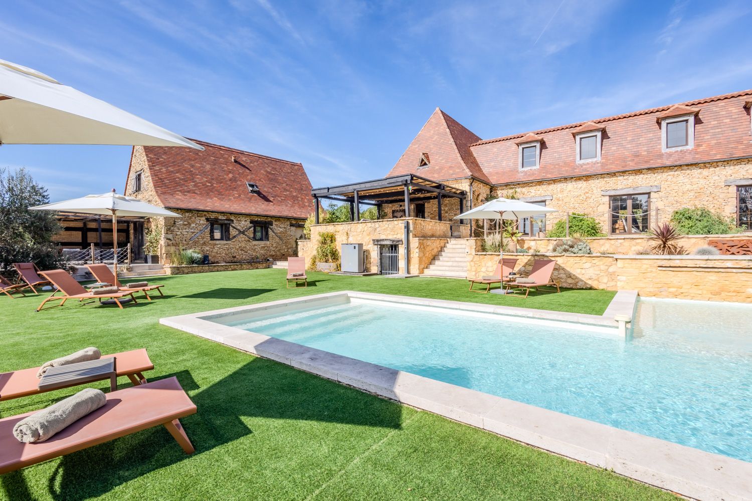 Mas Lumière Temniac Sarlat: 2-Bedroom Cottage Rental Sarlat with Heated Pool, Spa & Dord