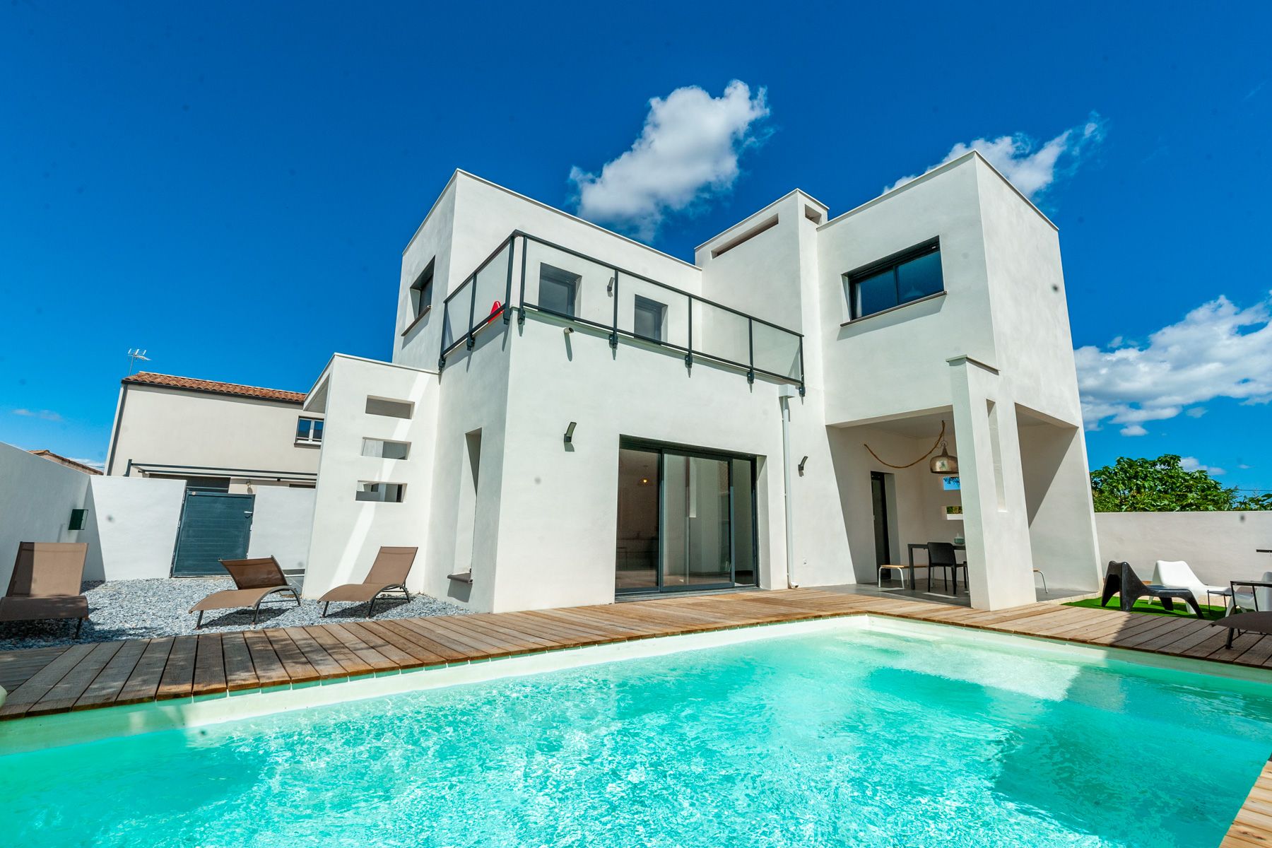 Mas Pivoine Pézenas Languedoc: 4-Bedroom Beachfront Villa with Spa in Languedoc, Southern F