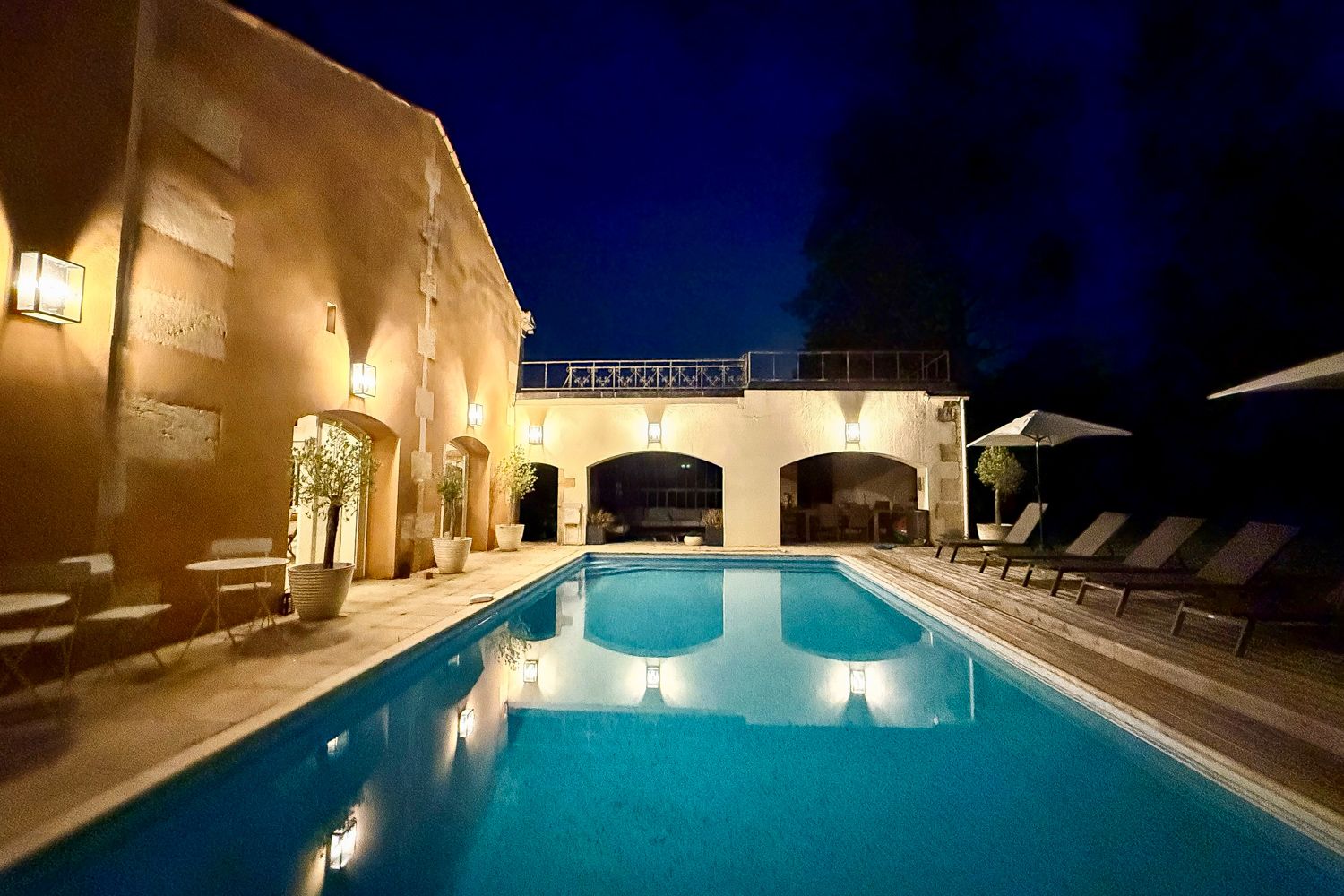 Mas Vendange Échebrune Burie: 3-Bedroom Converted Barn with Private Pool and Spa in Burie,