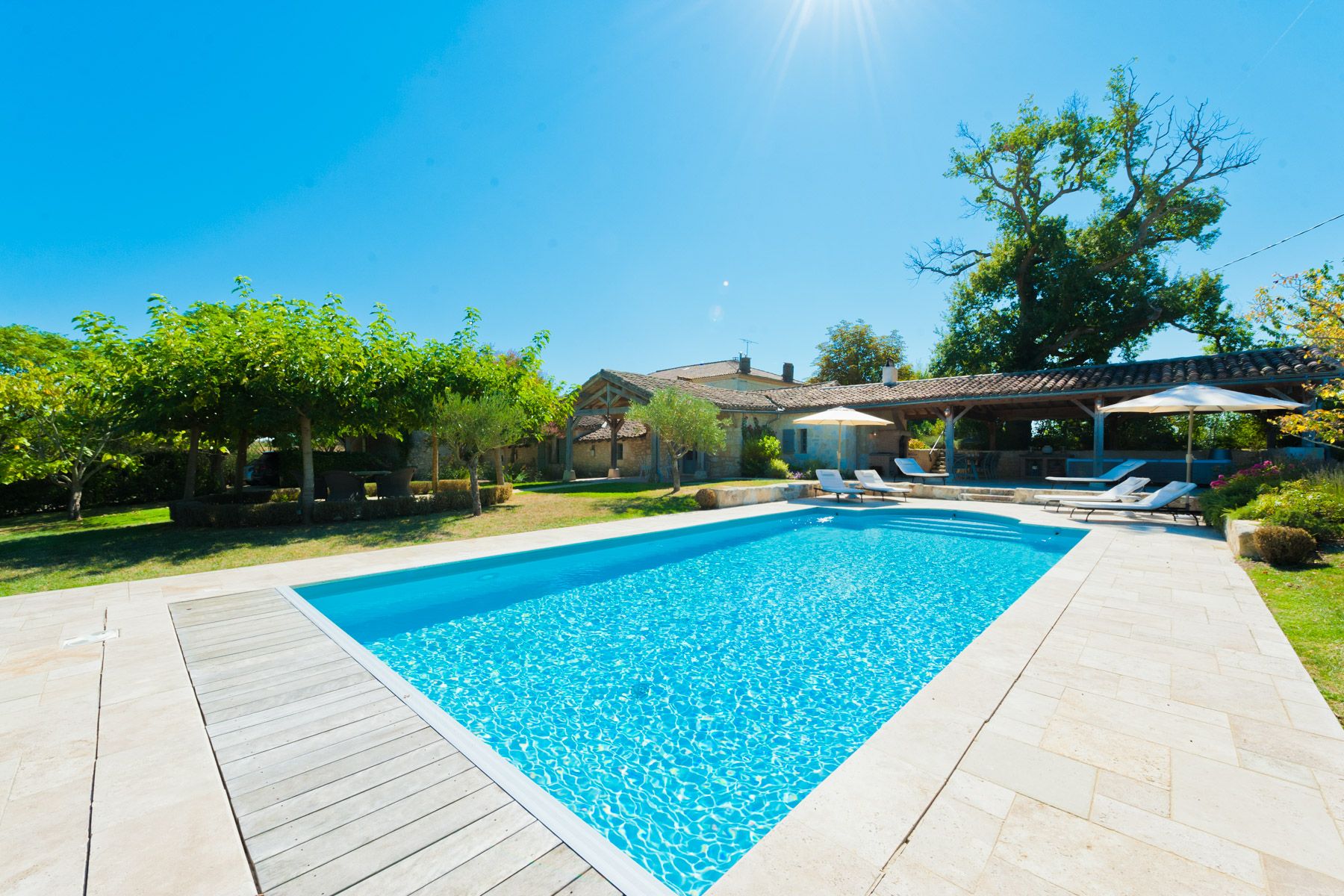 Mas Vendange Puimisson Languedoc: 4 Bedroom Converted Barn with Spa in Languedoc Countryside F
