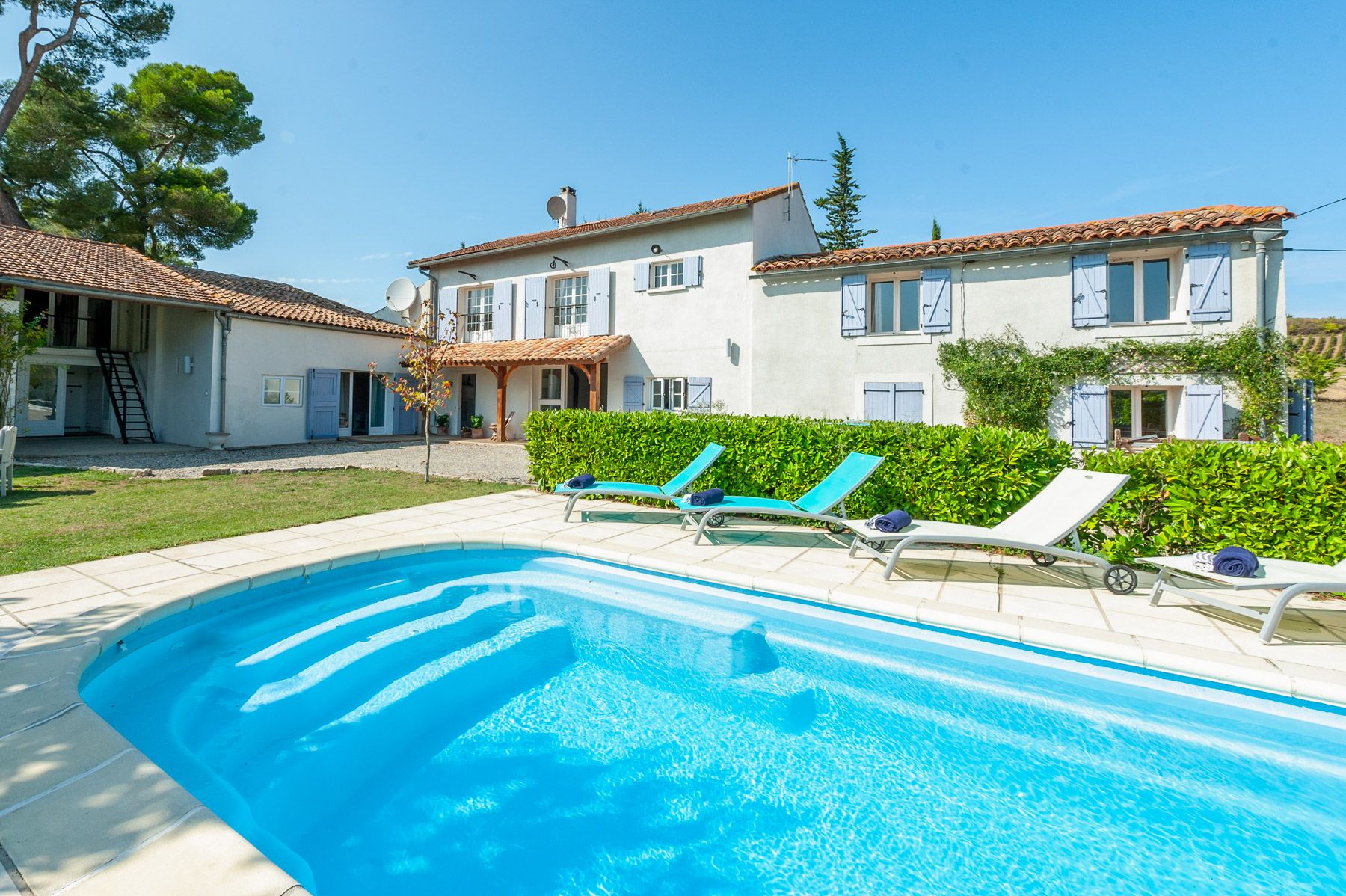 Mas Vendange Puisserguier Languedoc: 5-Bedroom Restored Barn with Spa, Vineyards & Tennis Court i