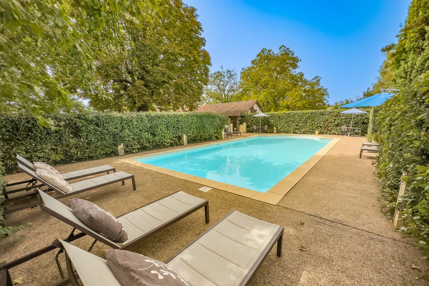Moulin Doré Larroque Midi-Pyrénées: 5-Bedroom Converted Water Mill with Spa and Tennis Court in