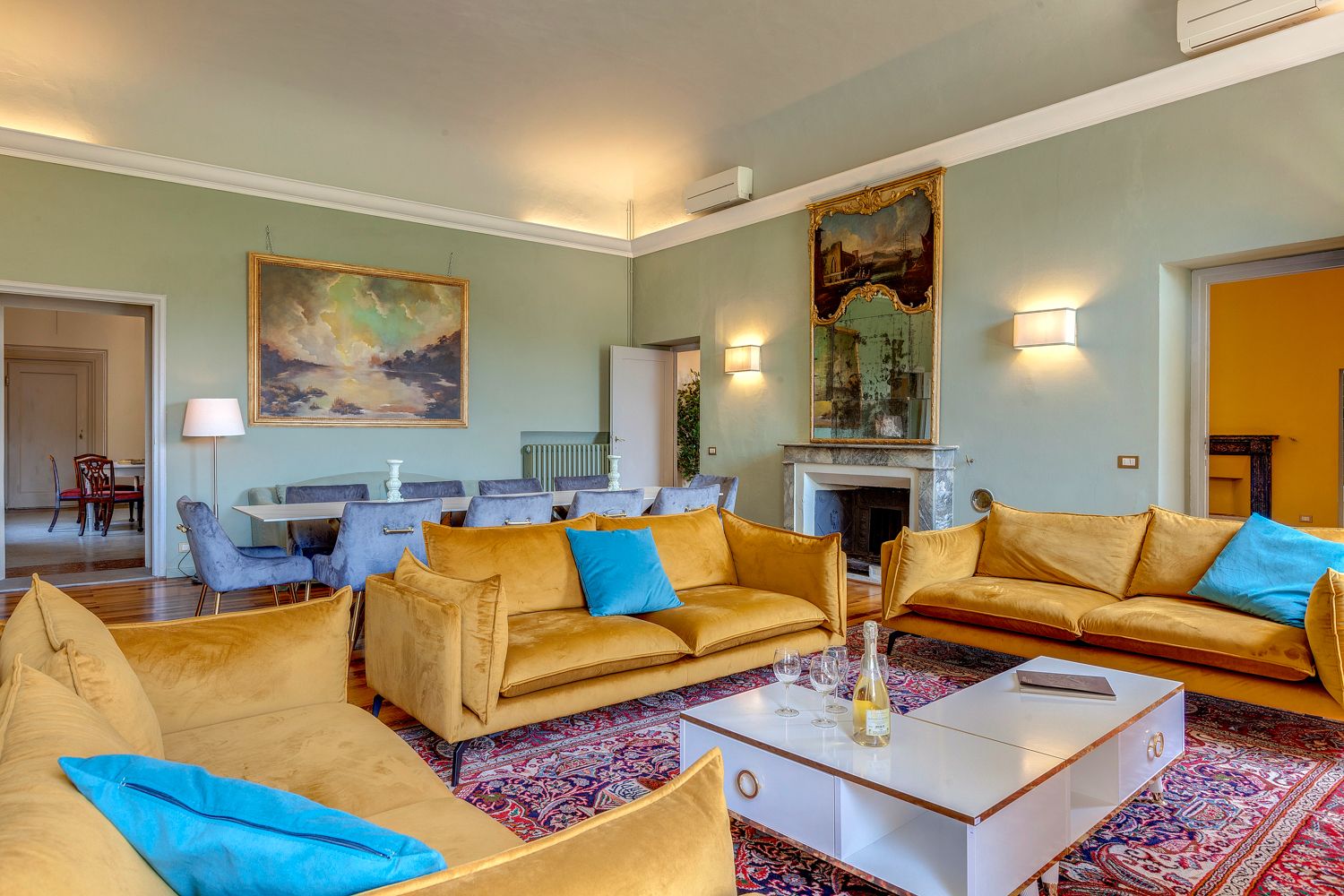 Palazzo Dorato Oltrarno Florence: 4-Bedroom Renaissance Palazzo with Spa Near Santa Croce, Flo