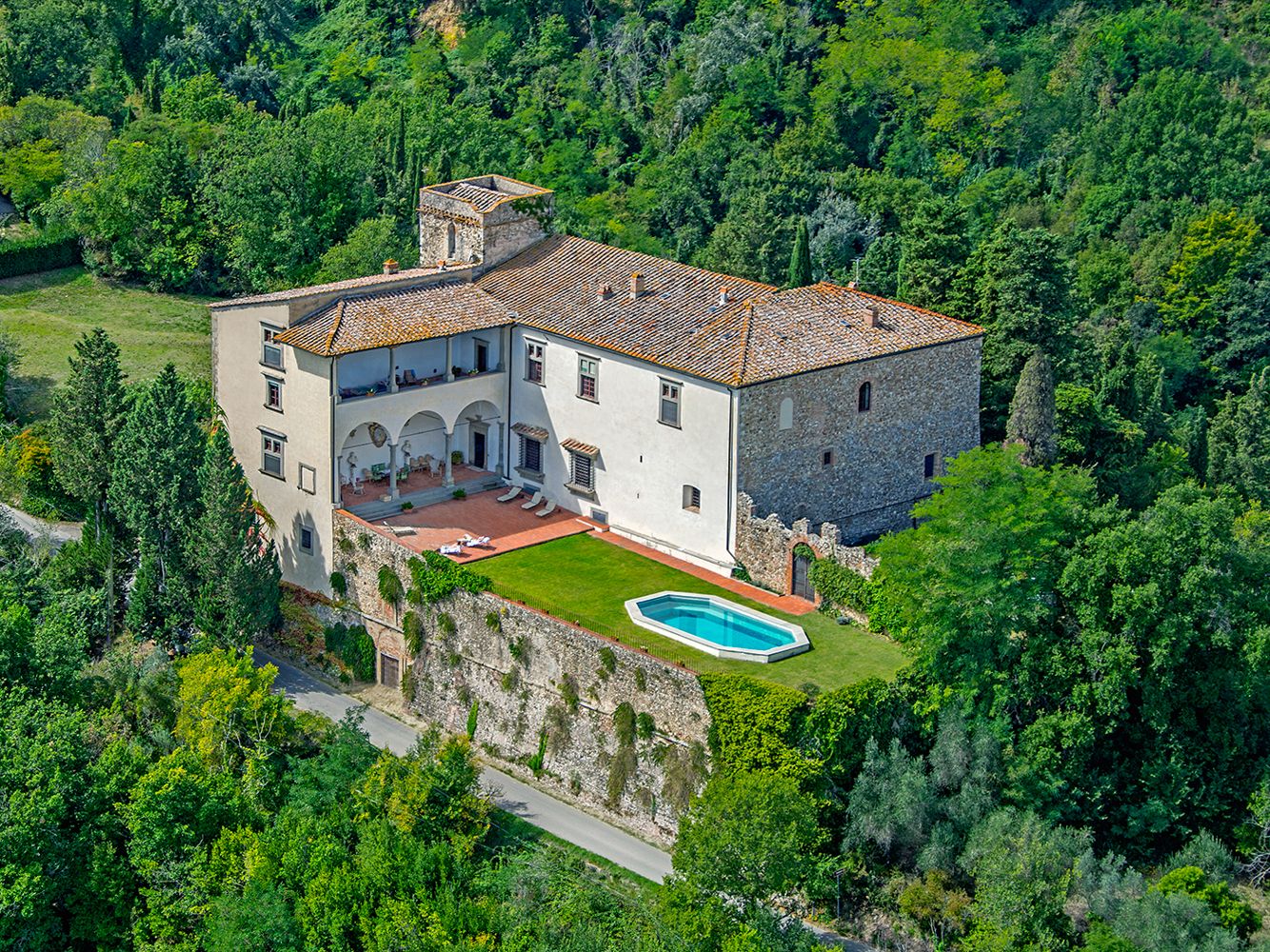 Palazzo Dorato Rocca Gimignano: 11-Bedroom Tuscan Estate with Panoramic Tower Views in San G