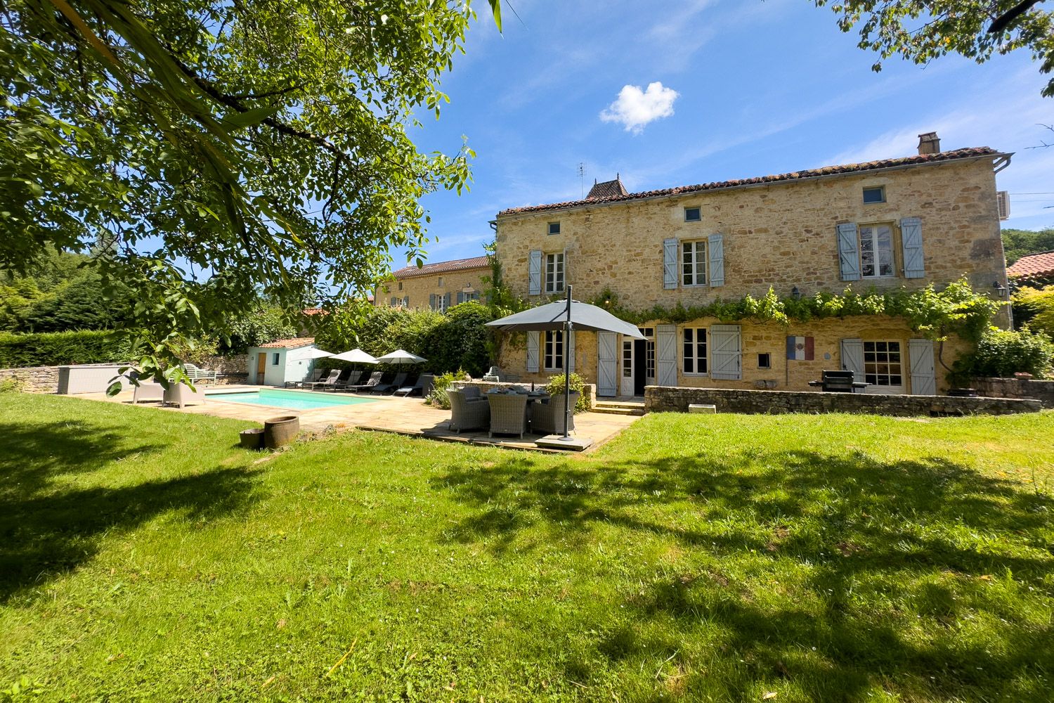 Presbytère Lumière Castelnau Midi-Pyrénées: 3-Bedroom Restored Country Home with Pool and Vineyard Views