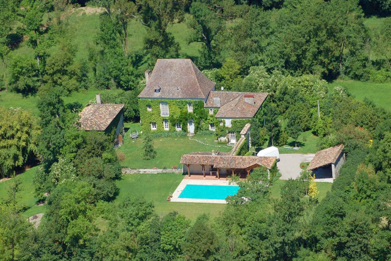 Presbytère Lumière Saint-Paul Dordogne: 6-Bedroom Historic Presbytery with Heated Pool and Spa in Do