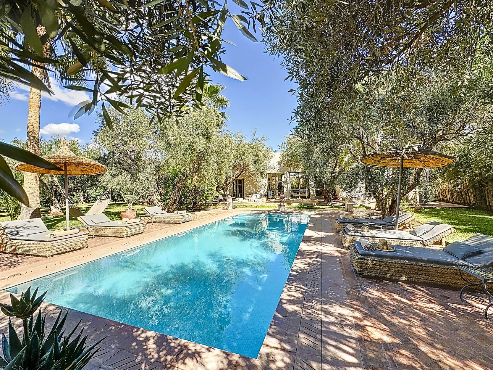 Riad Safran Palmier Marrakech: 5-Bedroom Villa with Heated Pool, Spa & Tennis Court near Ma