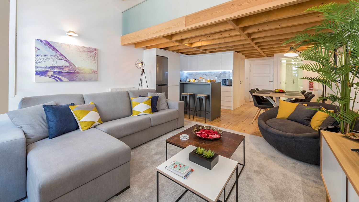 Solar Dourada Cedofeita Porto: 1-Bedroom Duplex Loft with Spa in Historic Porto Centre