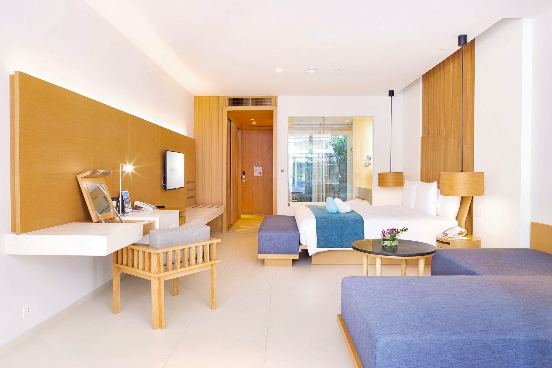บ้านพักตะวัน Thanarat Hua Hin

Wait, let me reconsider the format.

Villa Ratree Khao Takiab HuaHin: 1-Bedroom Beachfront Resort Suite with Pool Access in Chang