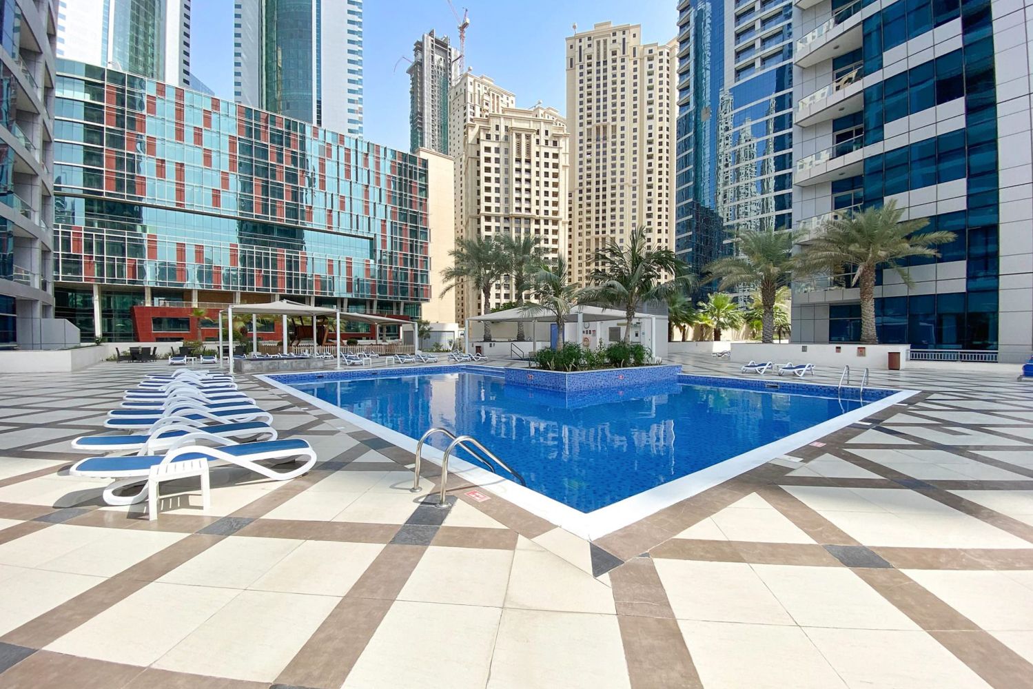 فيلا ذهبية الممزر دبي: 1-Bedroom Luxury Apartment with Spa Access in Vibrant Dubai