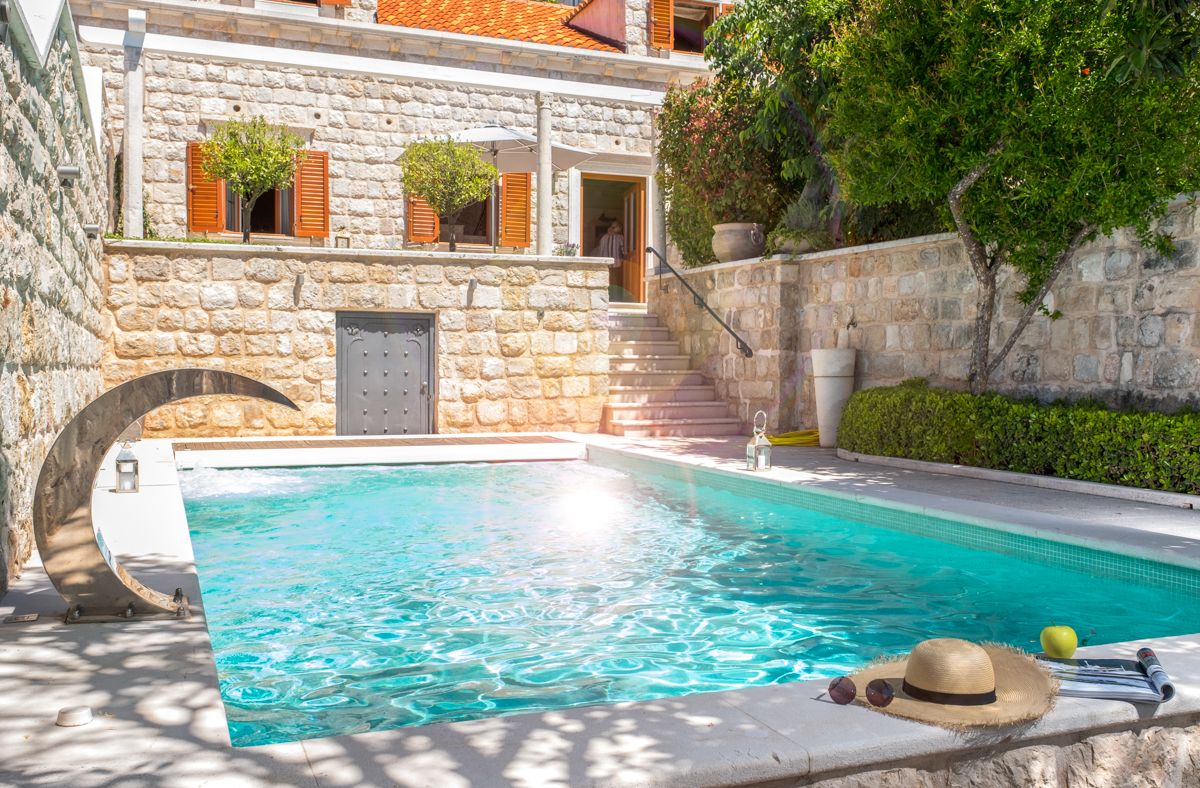 Vila Biserka Ploče Dubrovnik: 4-Bedroom Old Town Gem with Sea Views & Hot Tub in Dubrovnik