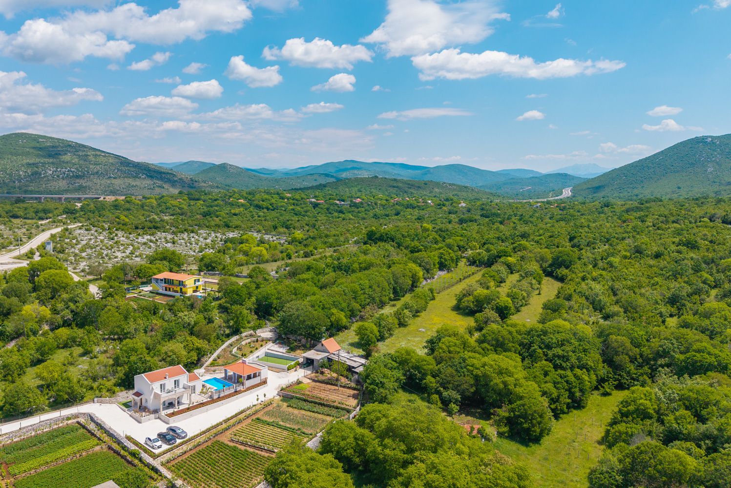 Vila Lavanda Primorski Split: 3-Bedroom Villa with Heated Pool and Spa in Primorski Dolac,