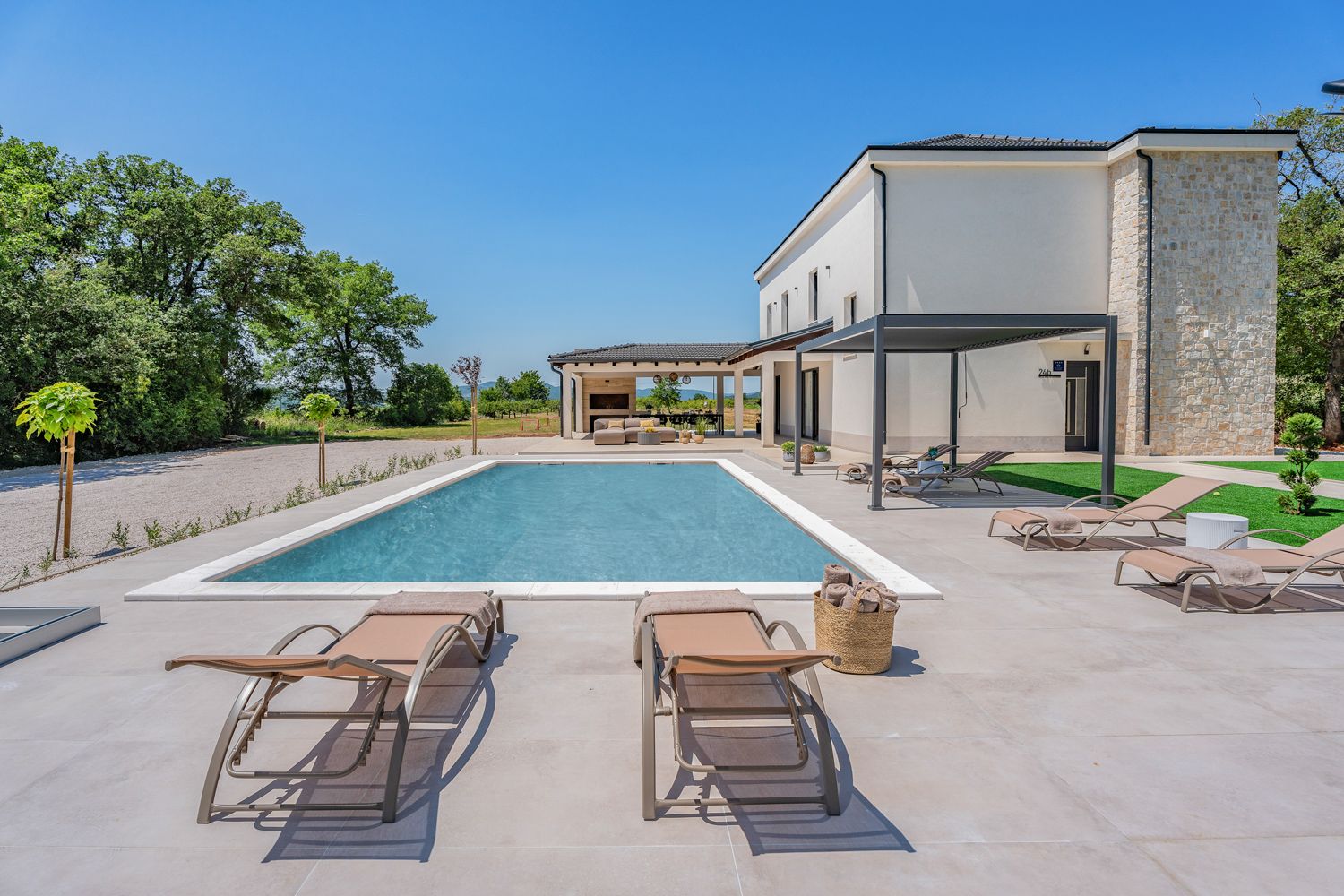 Vila Zlatna Cetina Split: 4-Bedroom Villa with Heated Pool, Spa & Countryside Views in