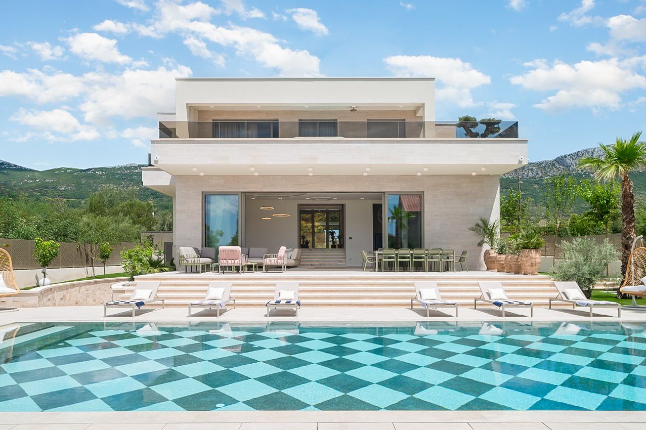 Vila Zlatna Kaštilac Split: 5-Bedroom Luxury Villa with Heated Pool, Spa & Sea Views in