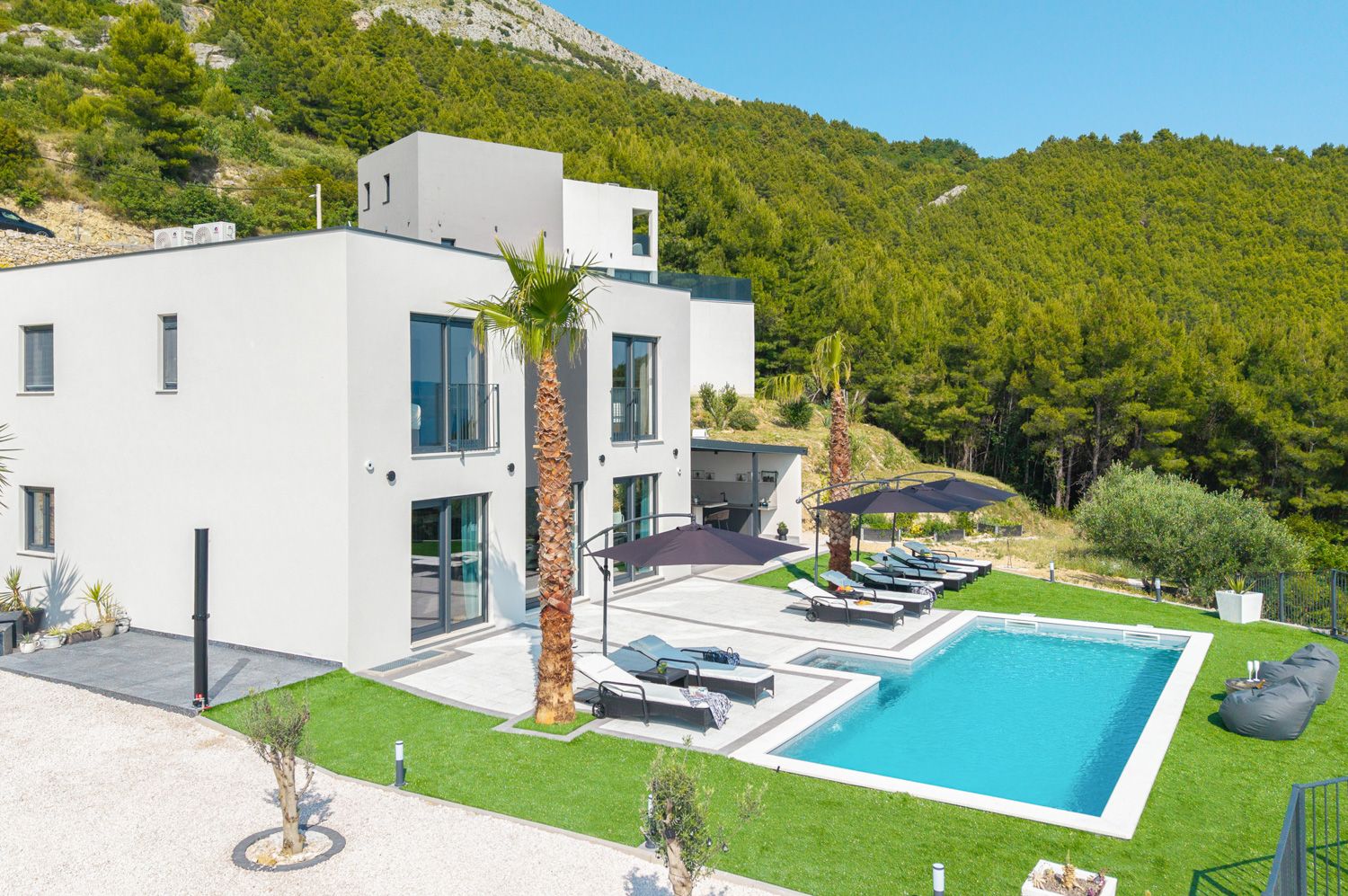 Vila Zlatna Stobreč Split: 4-Bedroom Villa with Private Pool, Sauna & Adriatic Views in